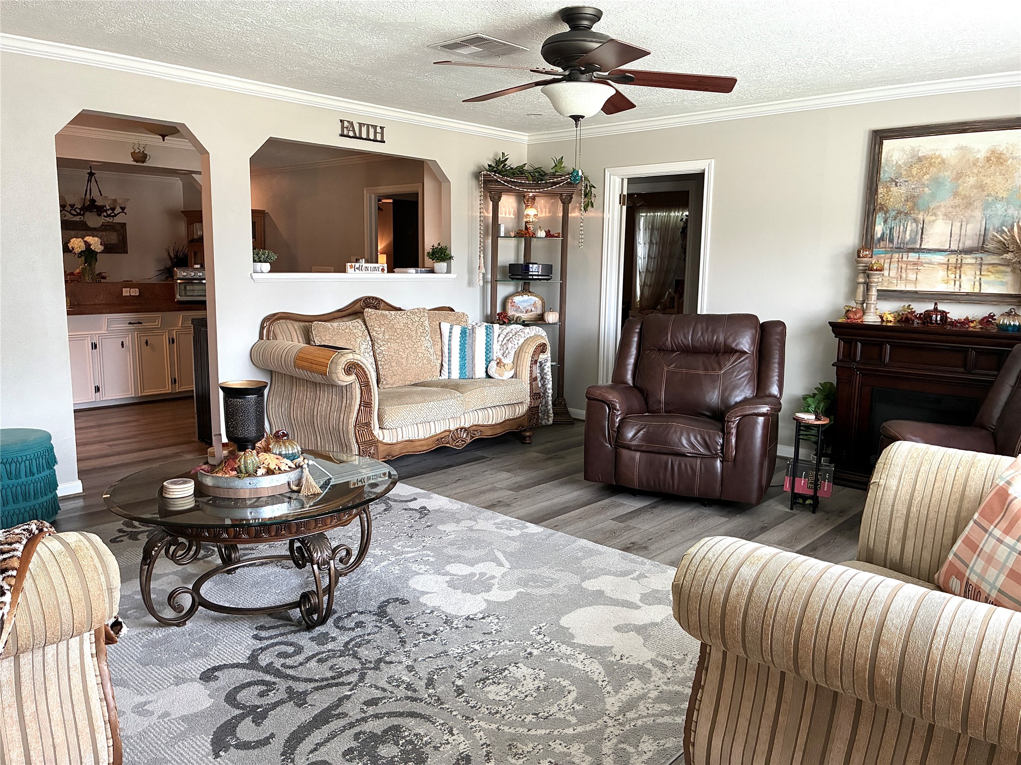 2113 Helen Street Property Photo 14