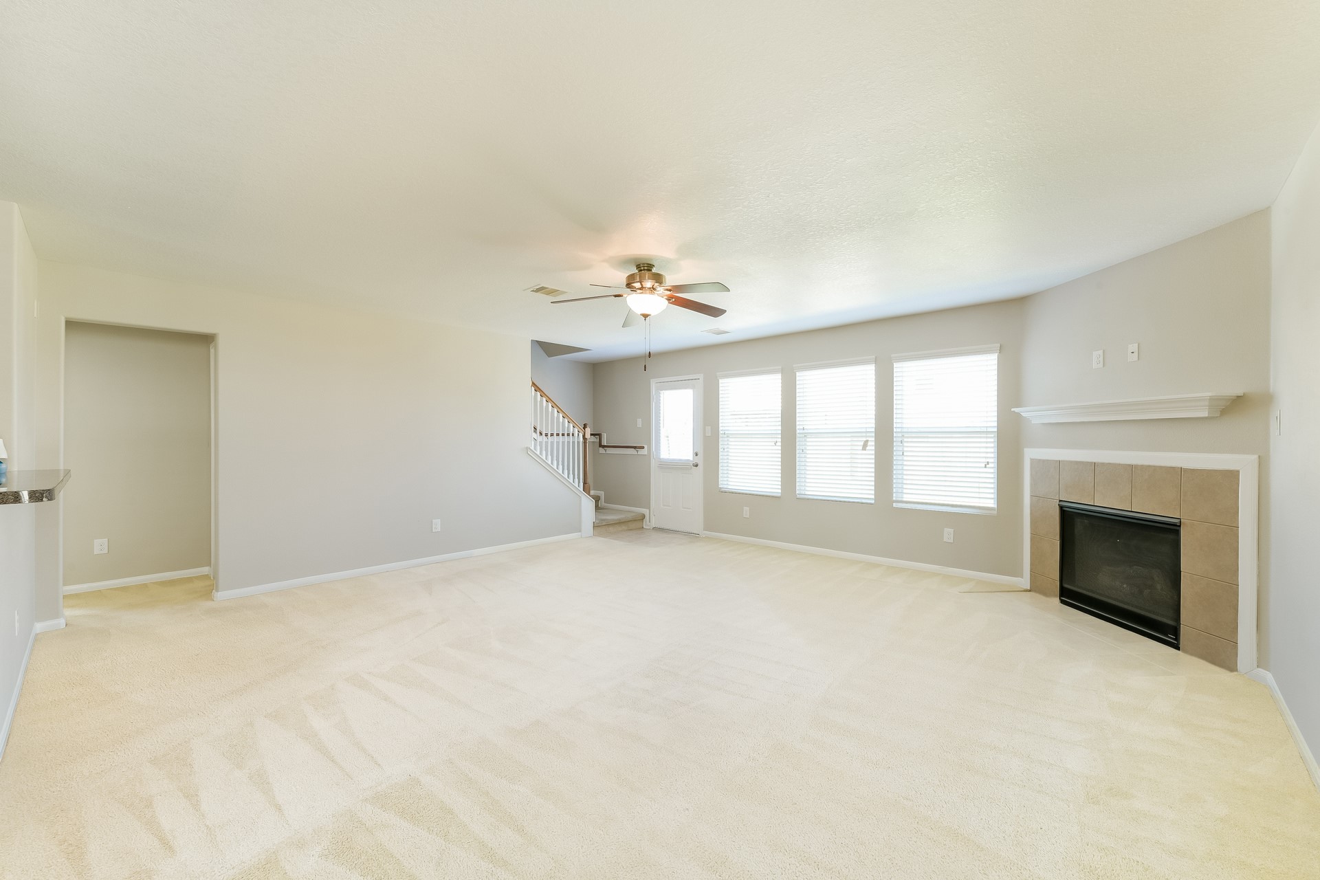 9909 Hyacinth Way Property Photo 4
