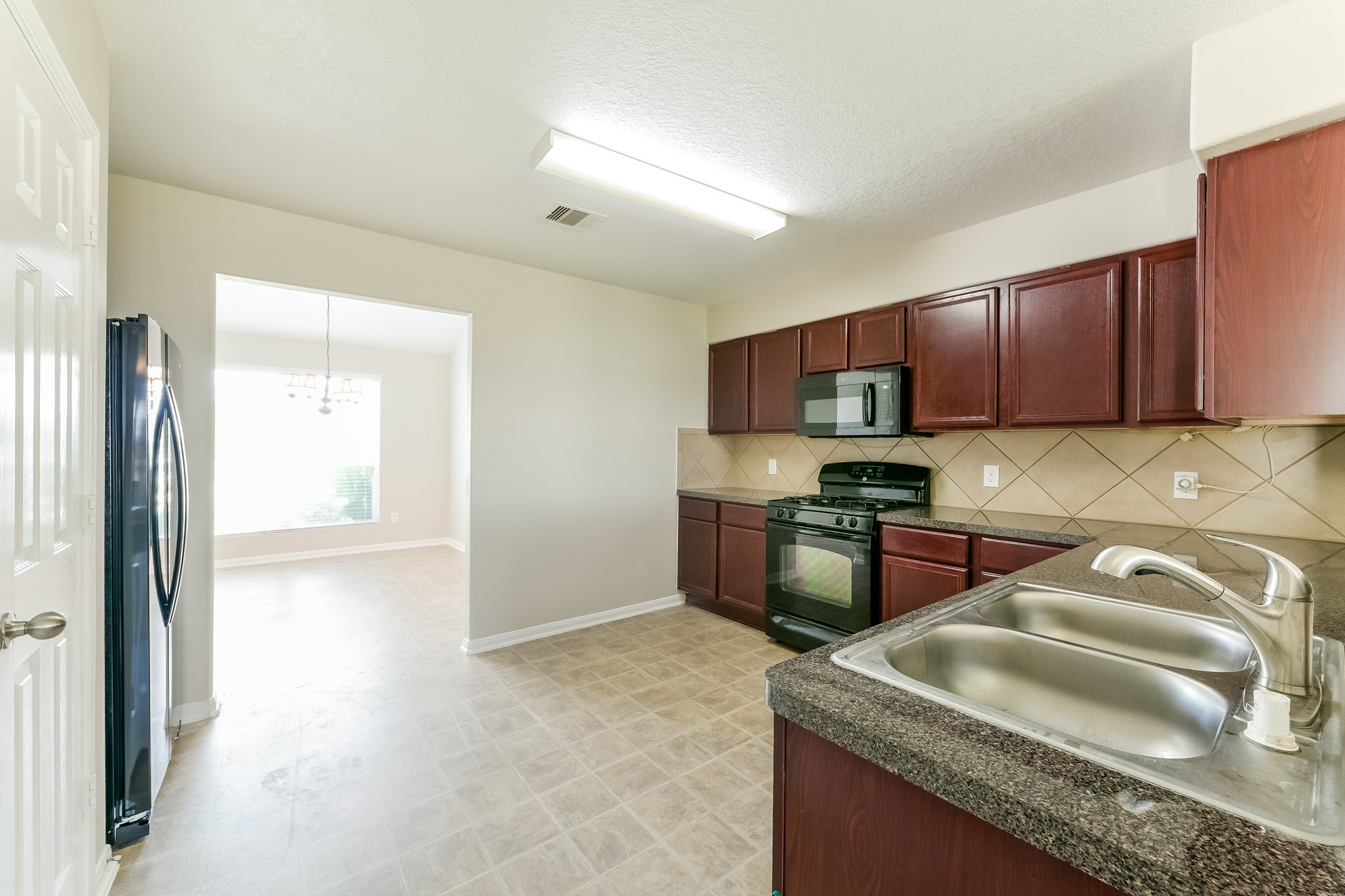 9909 Hyacinth Way Property Photo 5