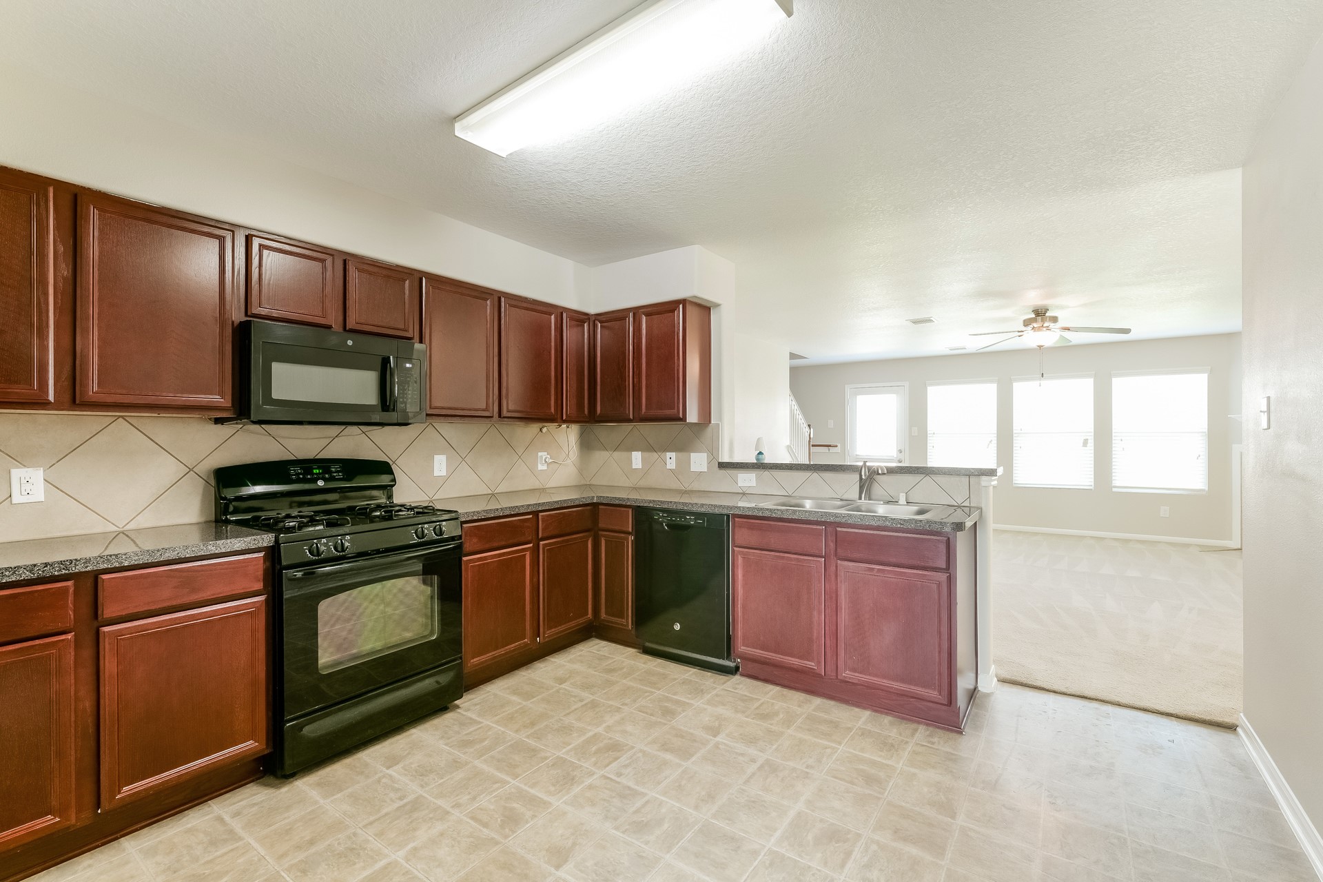 9909 Hyacinth Way Property Photo 6