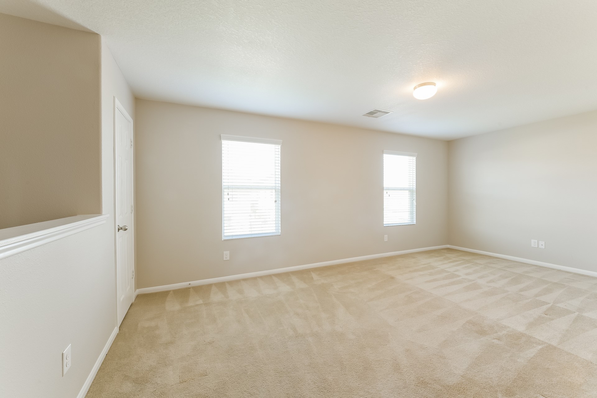 9909 Hyacinth Way Property Photo 7