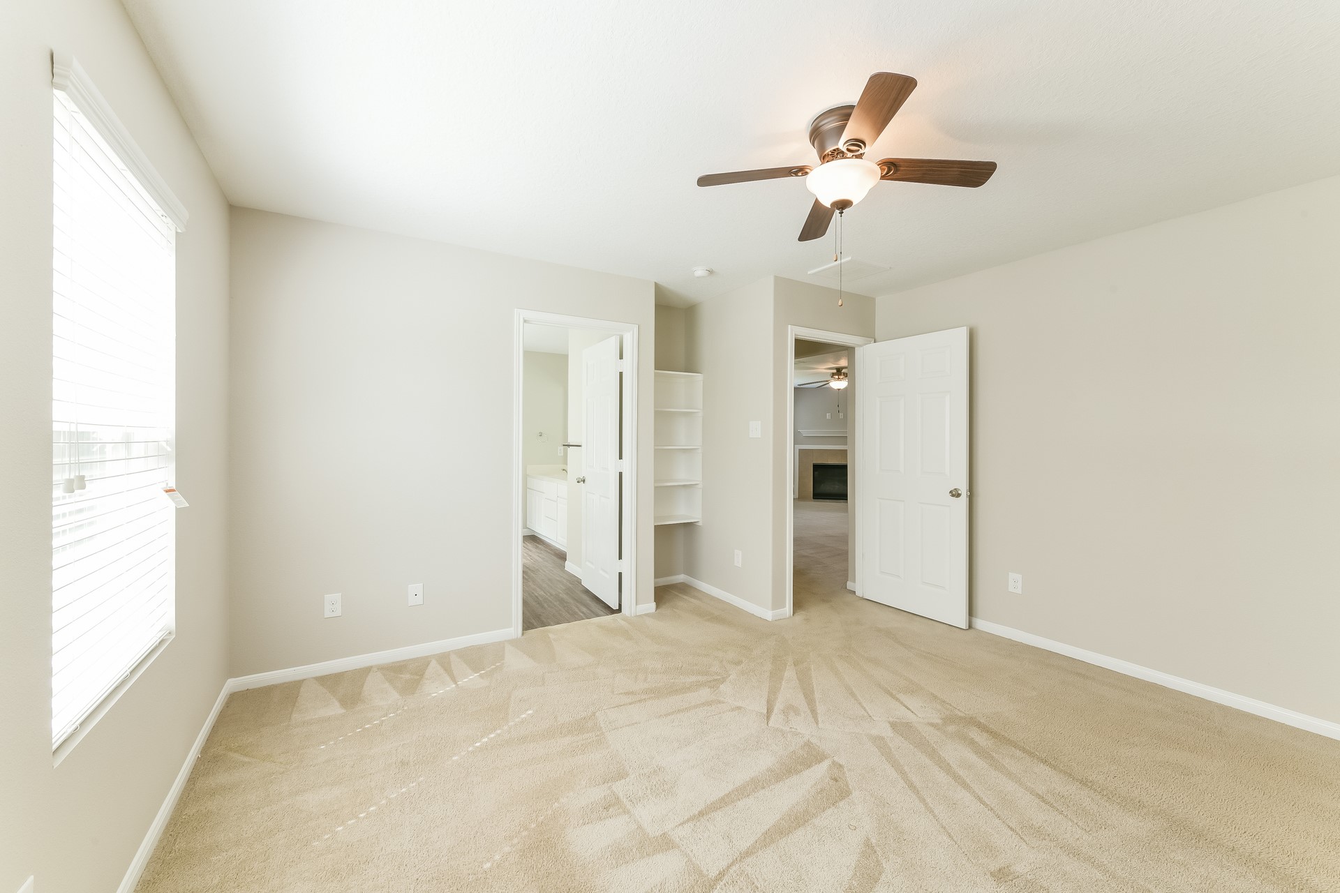 9909 Hyacinth Way Property Photo 8