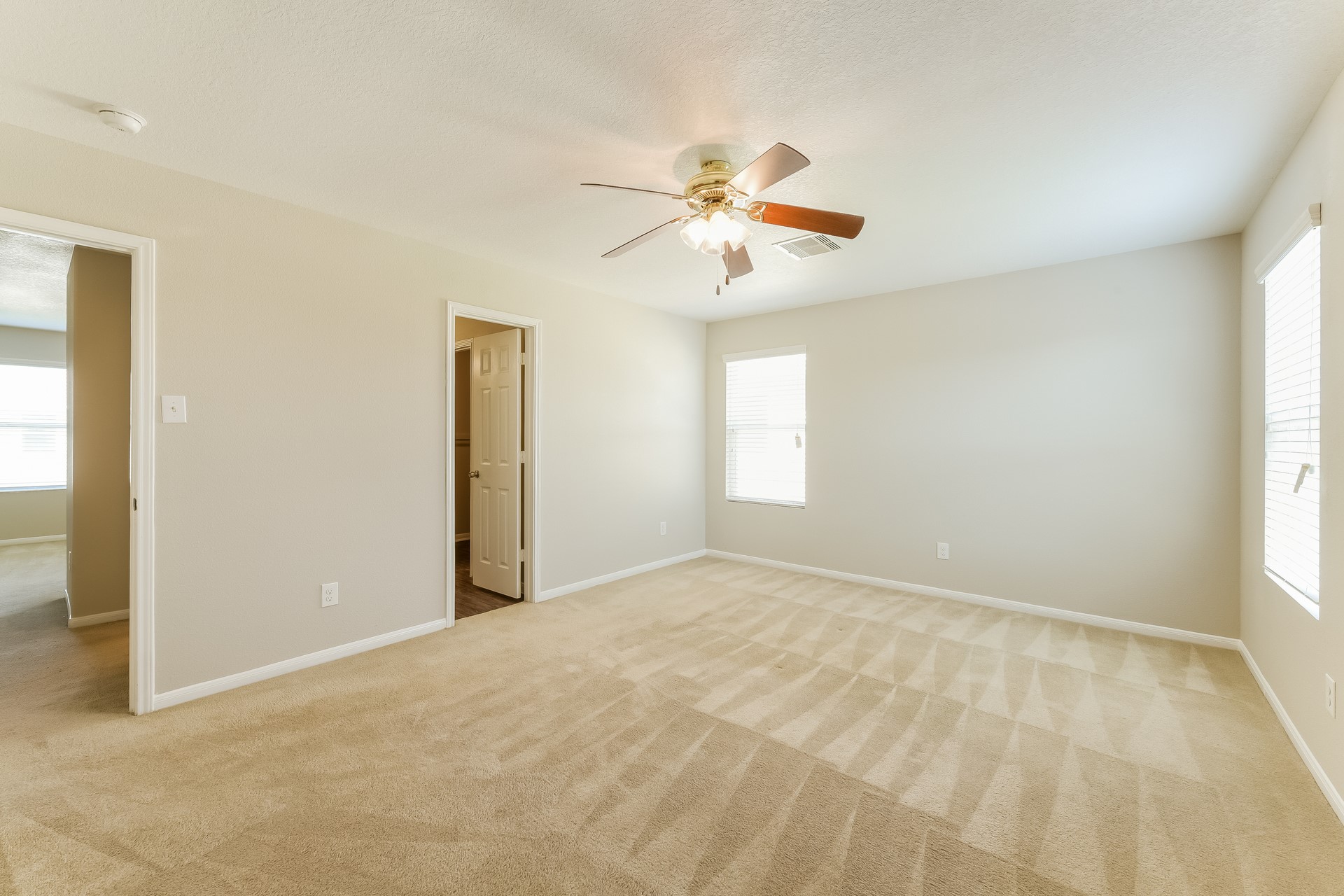 9909 Hyacinth Way Property Photo 9