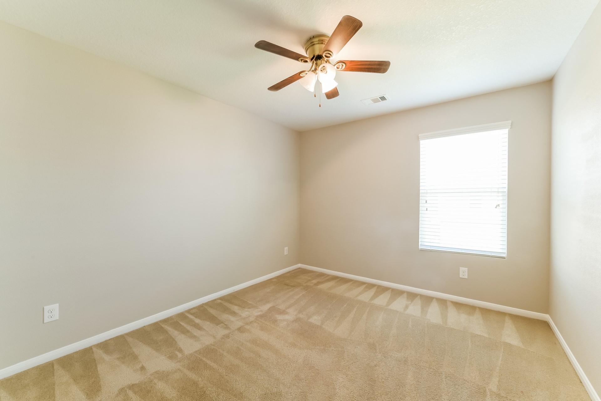 9909 Hyacinth Way Property Photo 11
