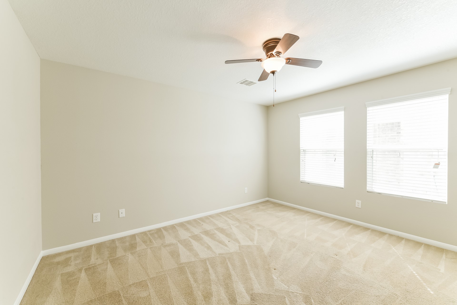 9909 Hyacinth Way Property Photo 12