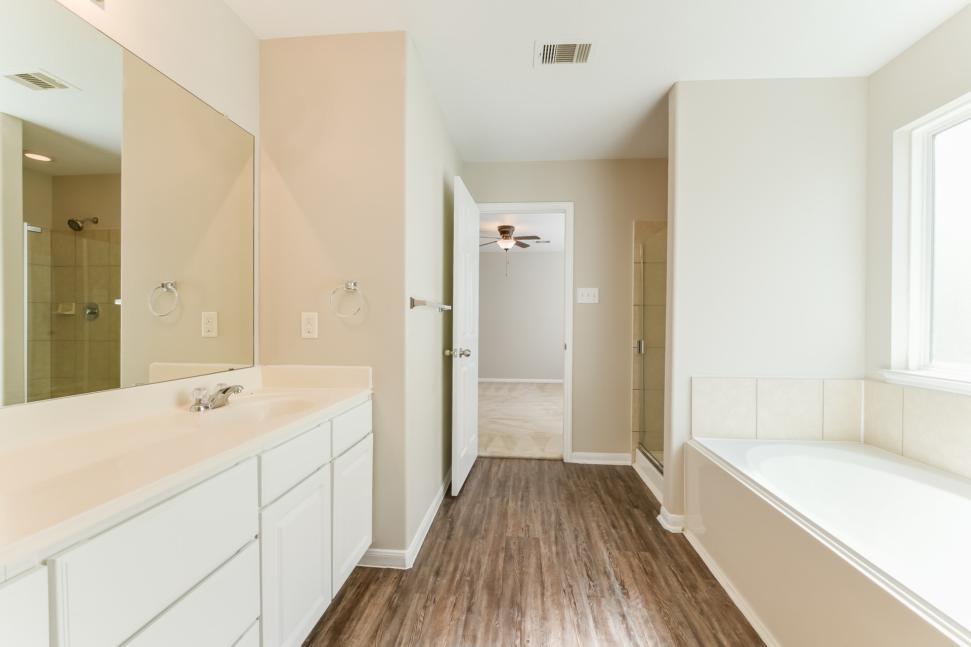 9909 Hyacinth Way Property Photo 13