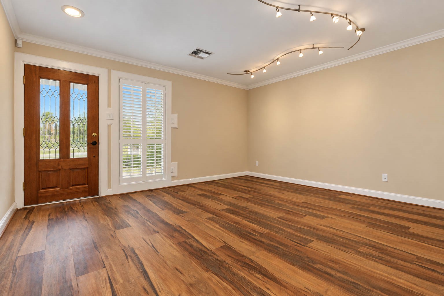 814 James Street Property Photo 4