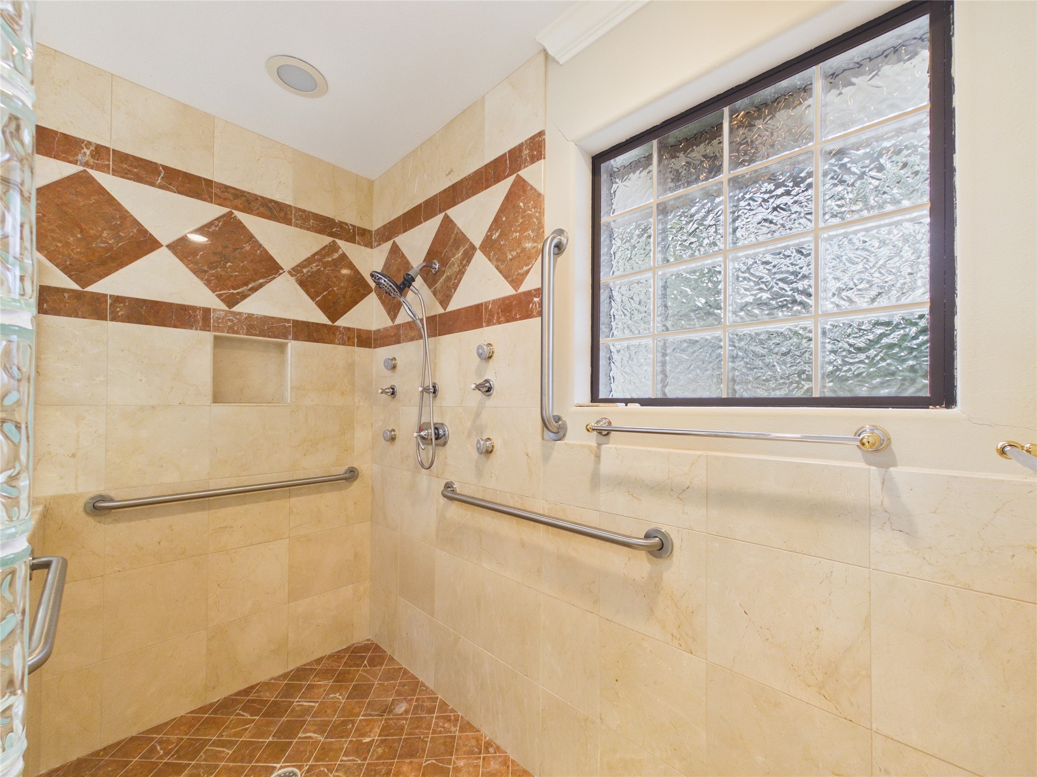 814 James Street Property Photo 15