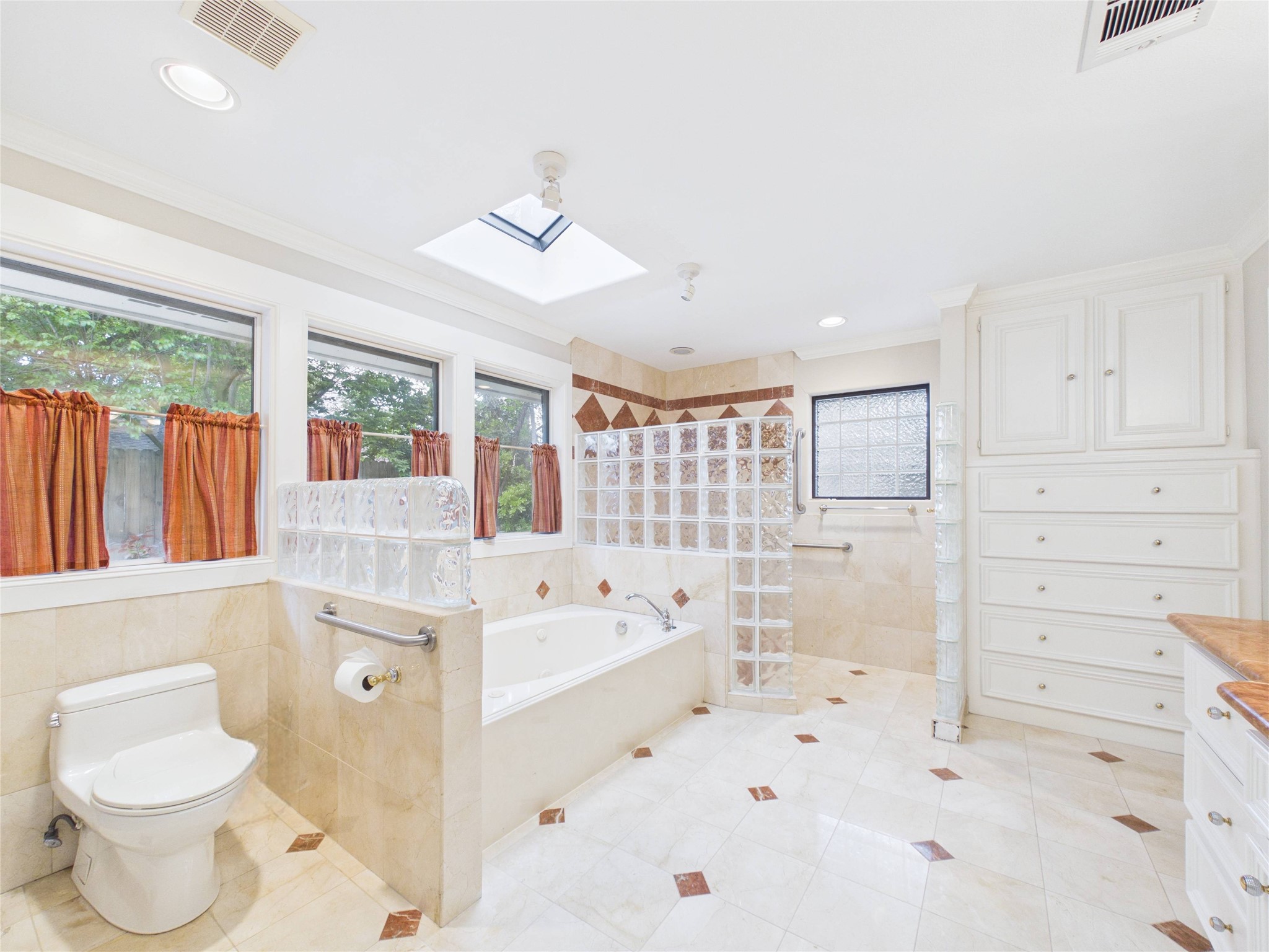 814 James Street Property Photo 17