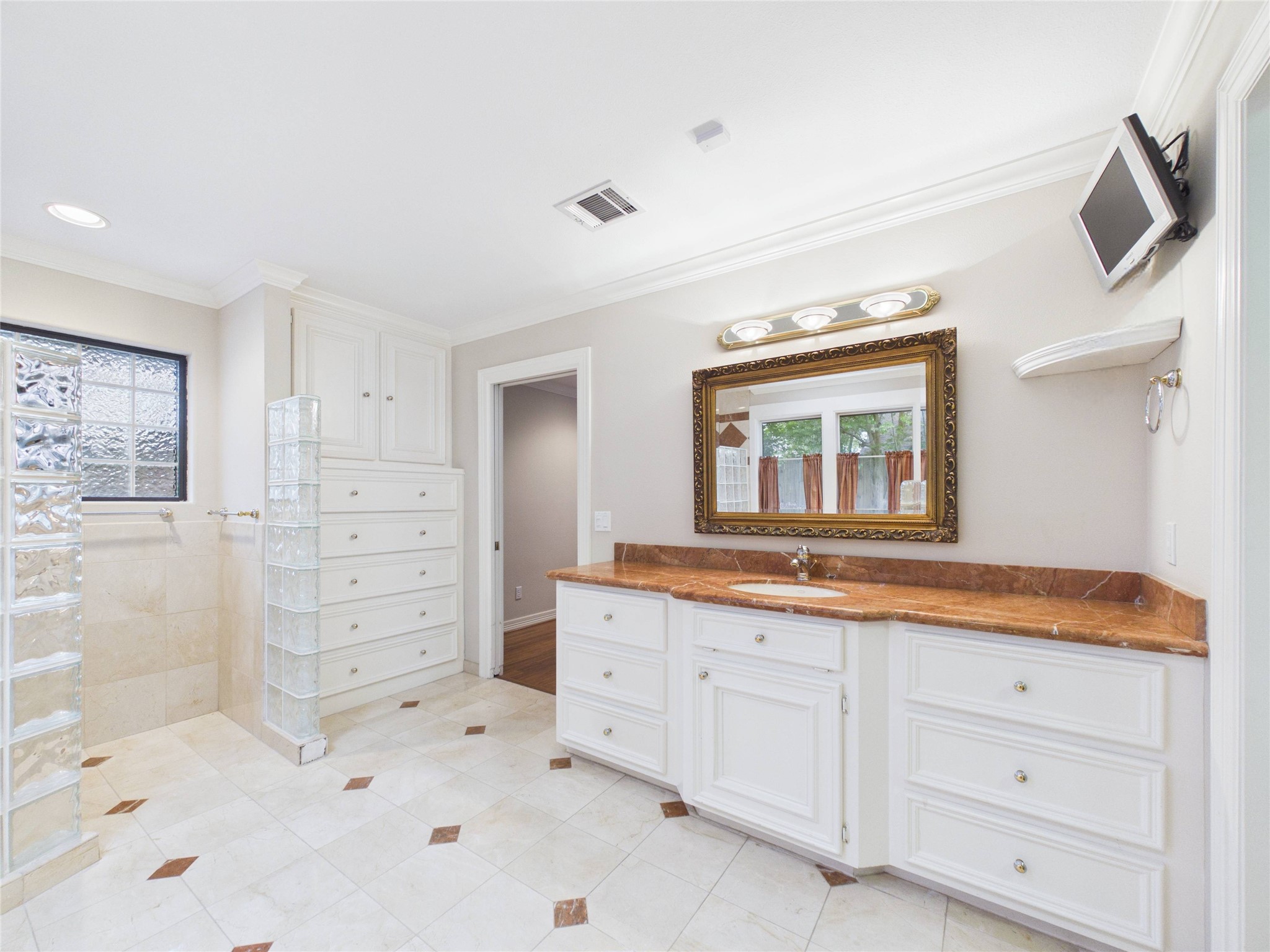 814 James Street Property Photo 18