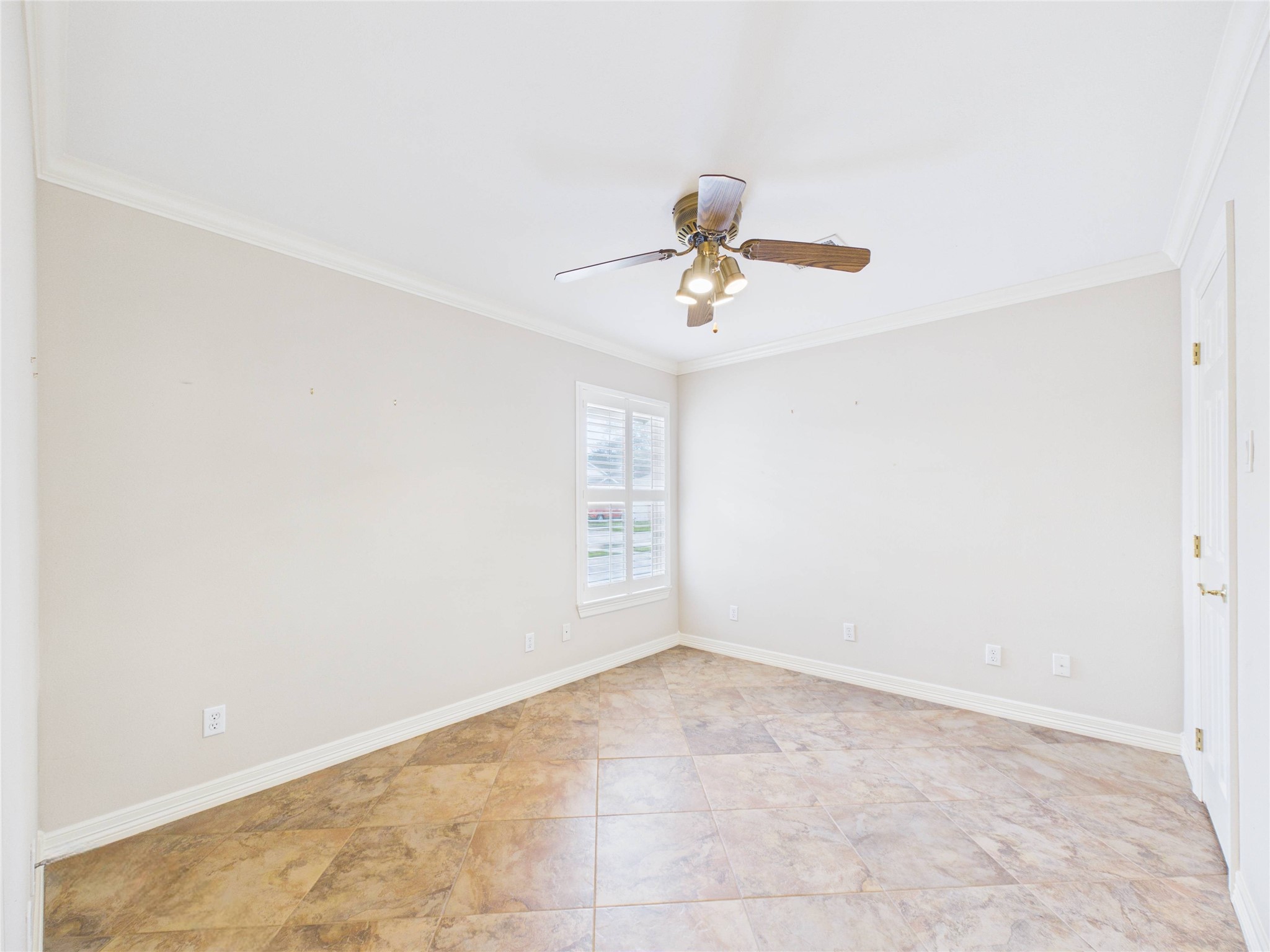 814 James Street Property Photo 25