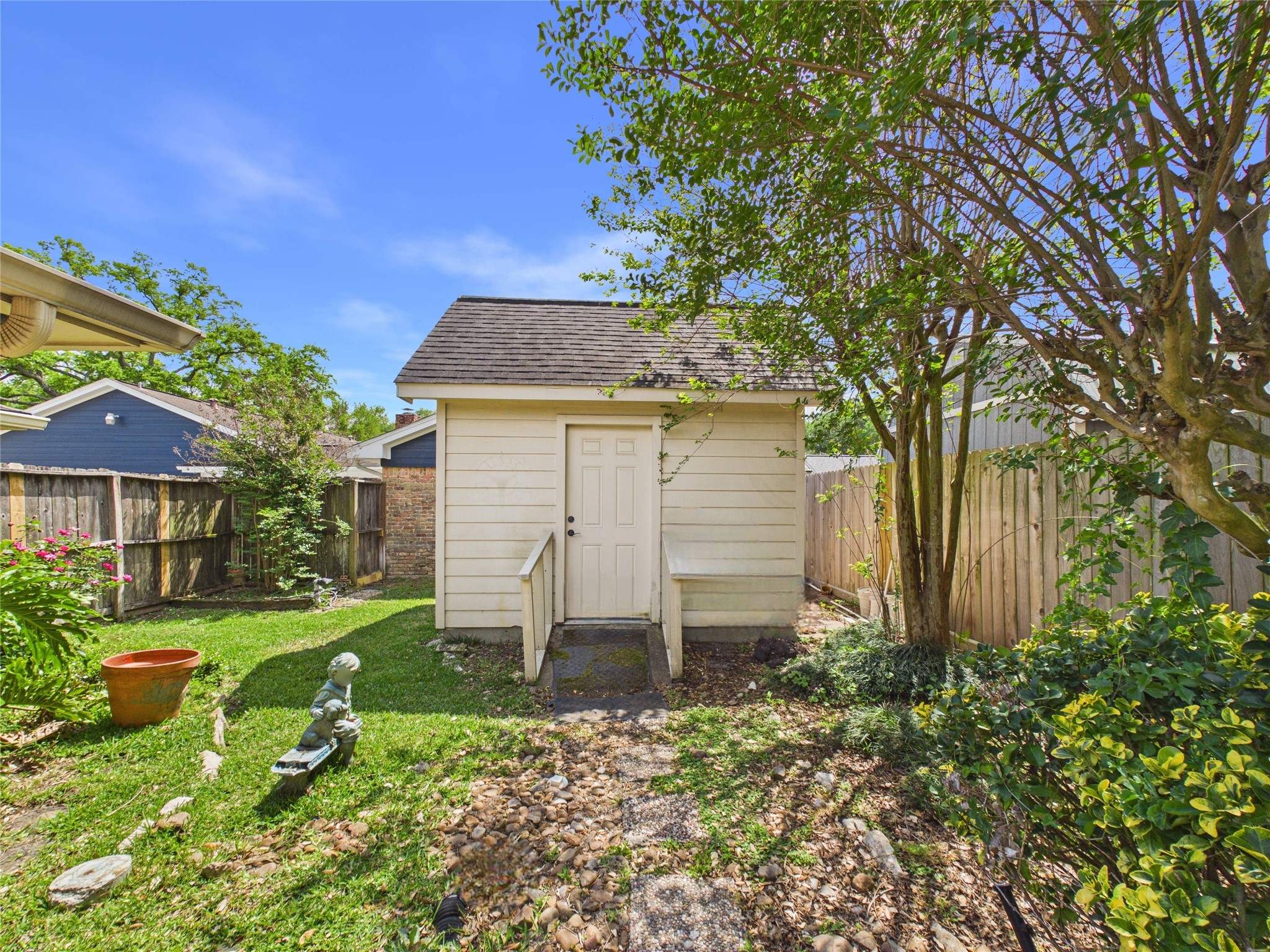 814 James Street Property Photo 28