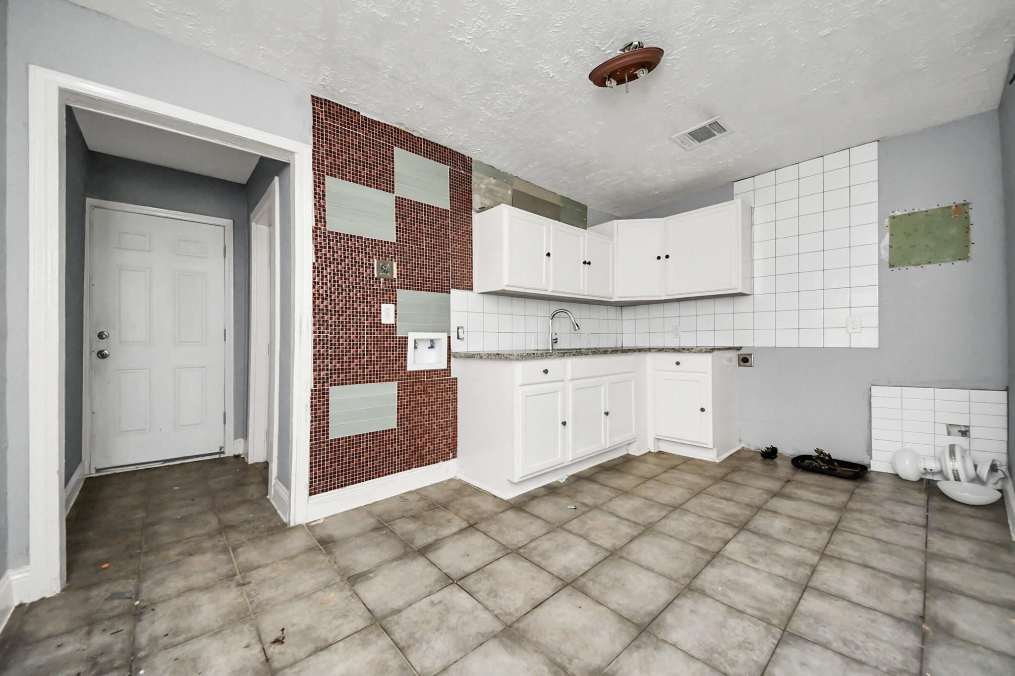 7351 Guadalcanal Road, Houston Tx 77033 Property Photo 17