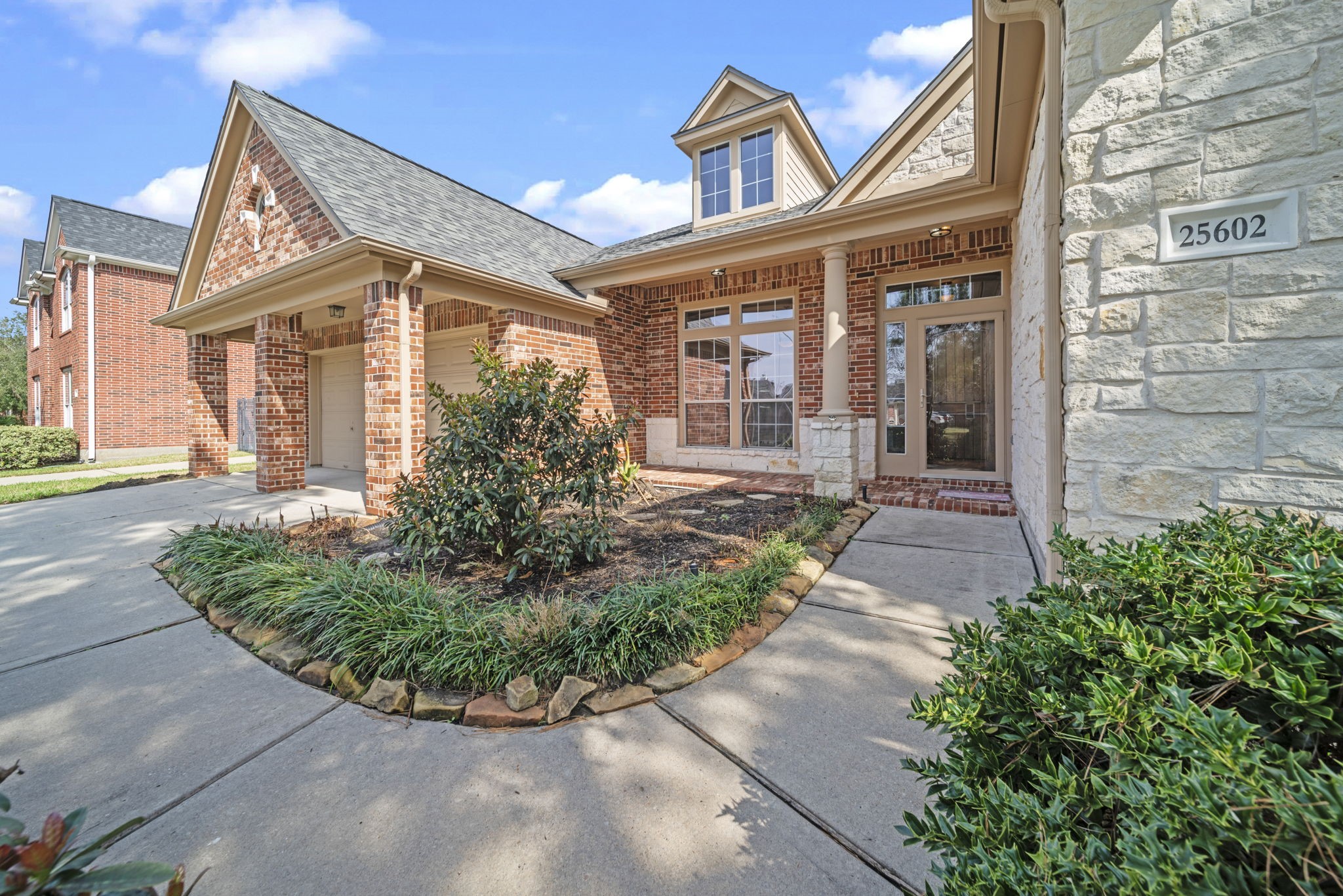 25602 Oak Churn Place Property Photo 3