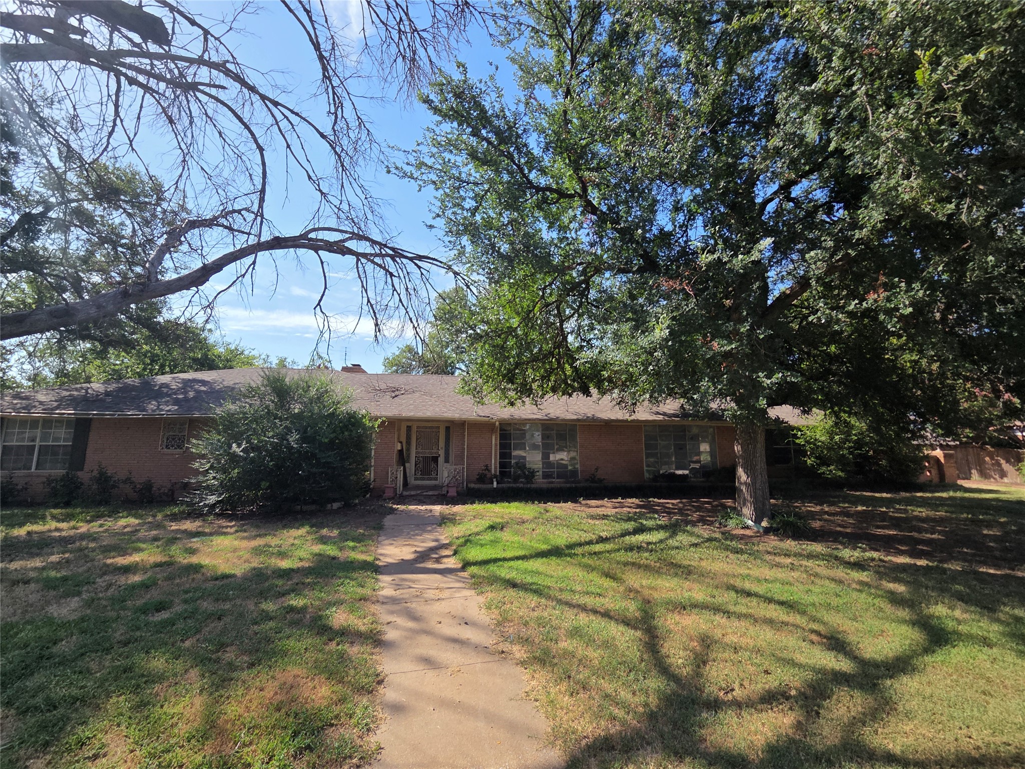 2615 Amherst Drive Property Photo 1