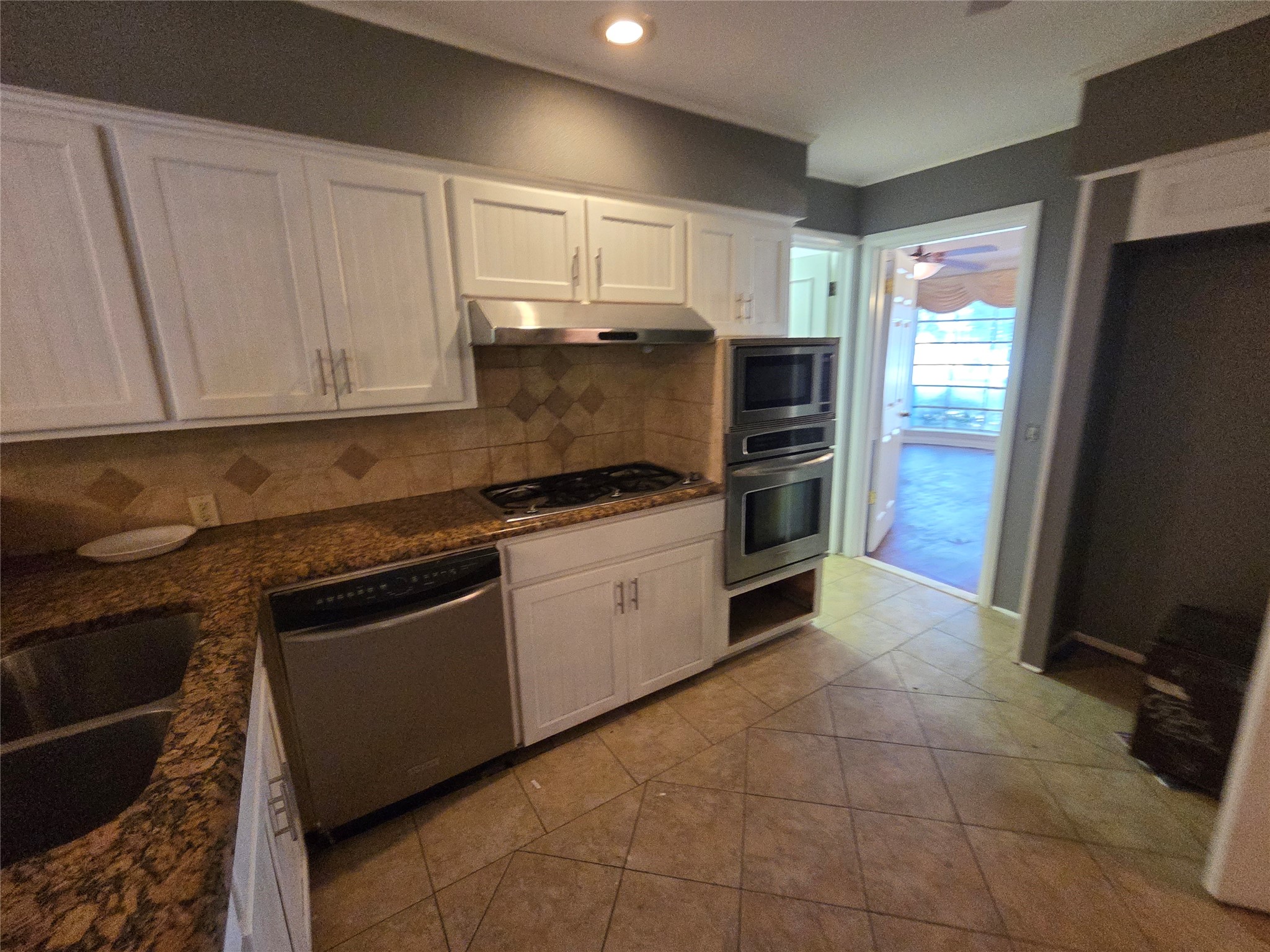 2615 Amherst Drive Property Photo 4