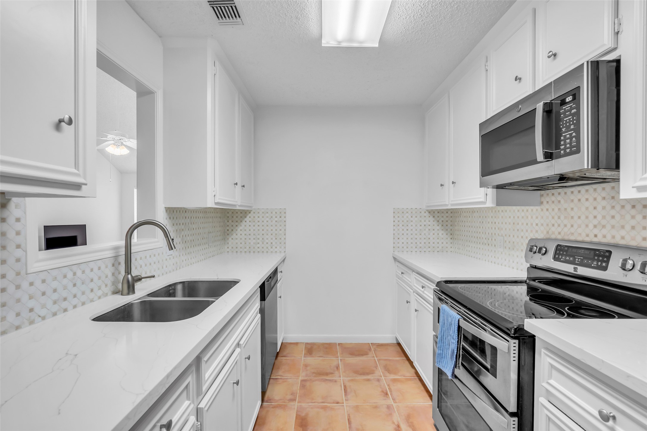 13740 Hollowgreen Drive 605 Property Photo 11