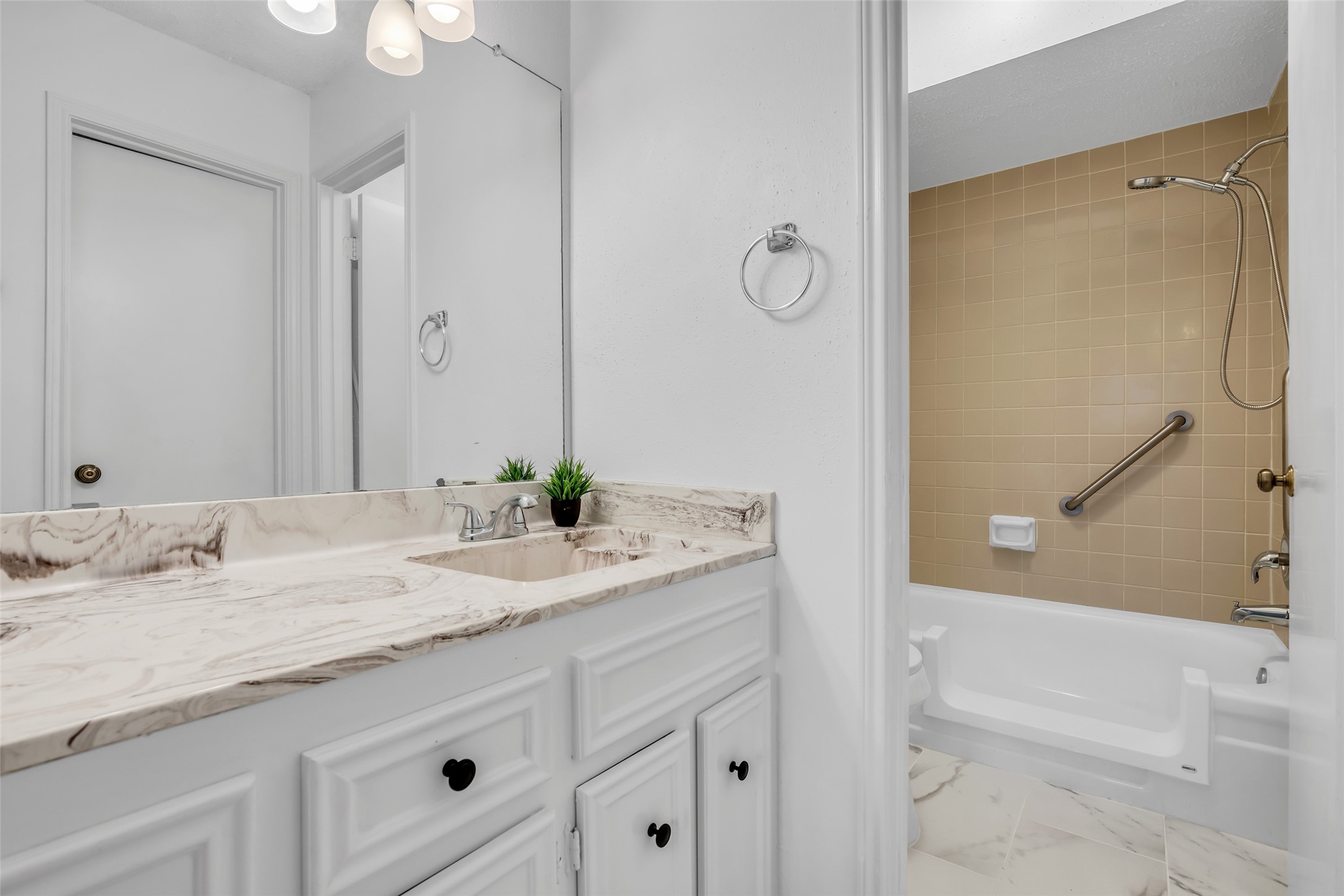 13740 Hollowgreen Drive 605 Property Photo 23