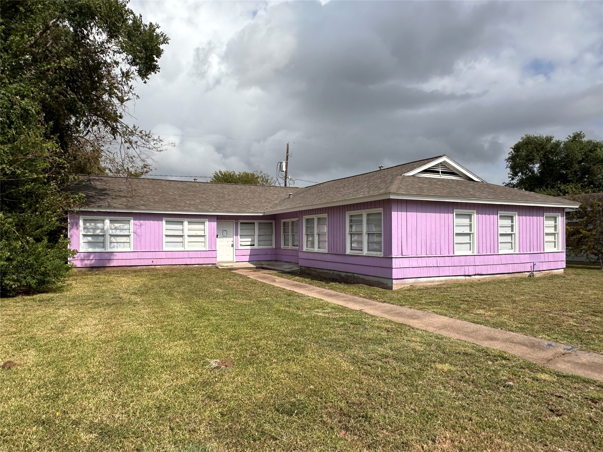 1730 W 8th Street Property Photo 1