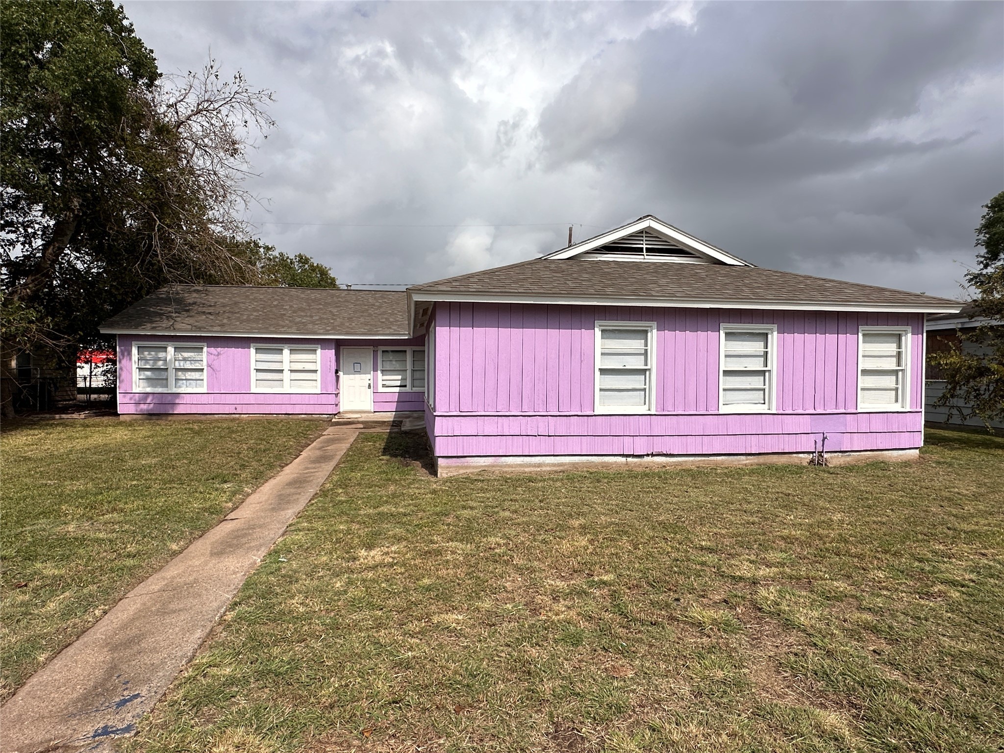 1730 W 8th Street Property Photo 2