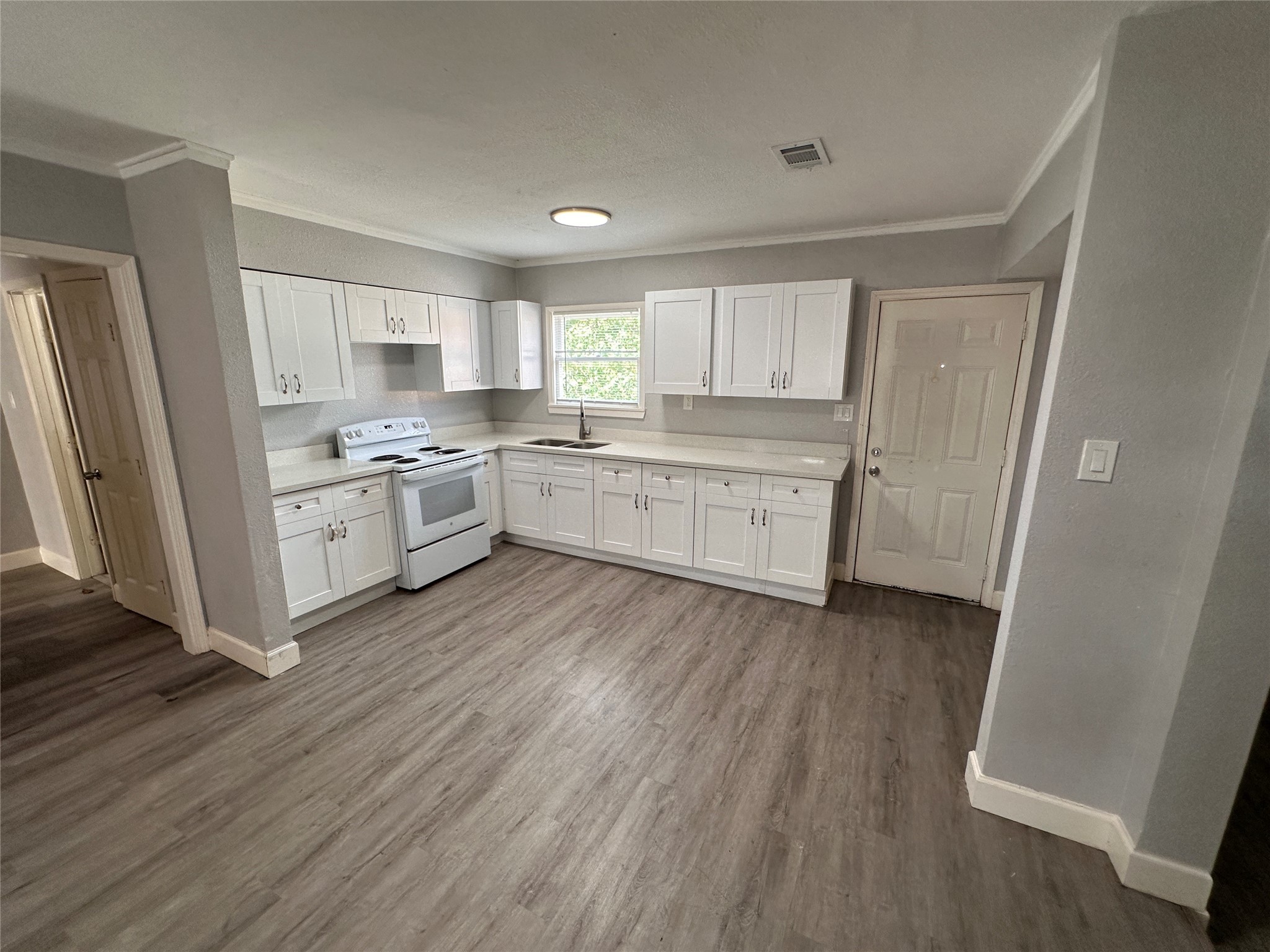 1730 W 8th Street Property Photo 9