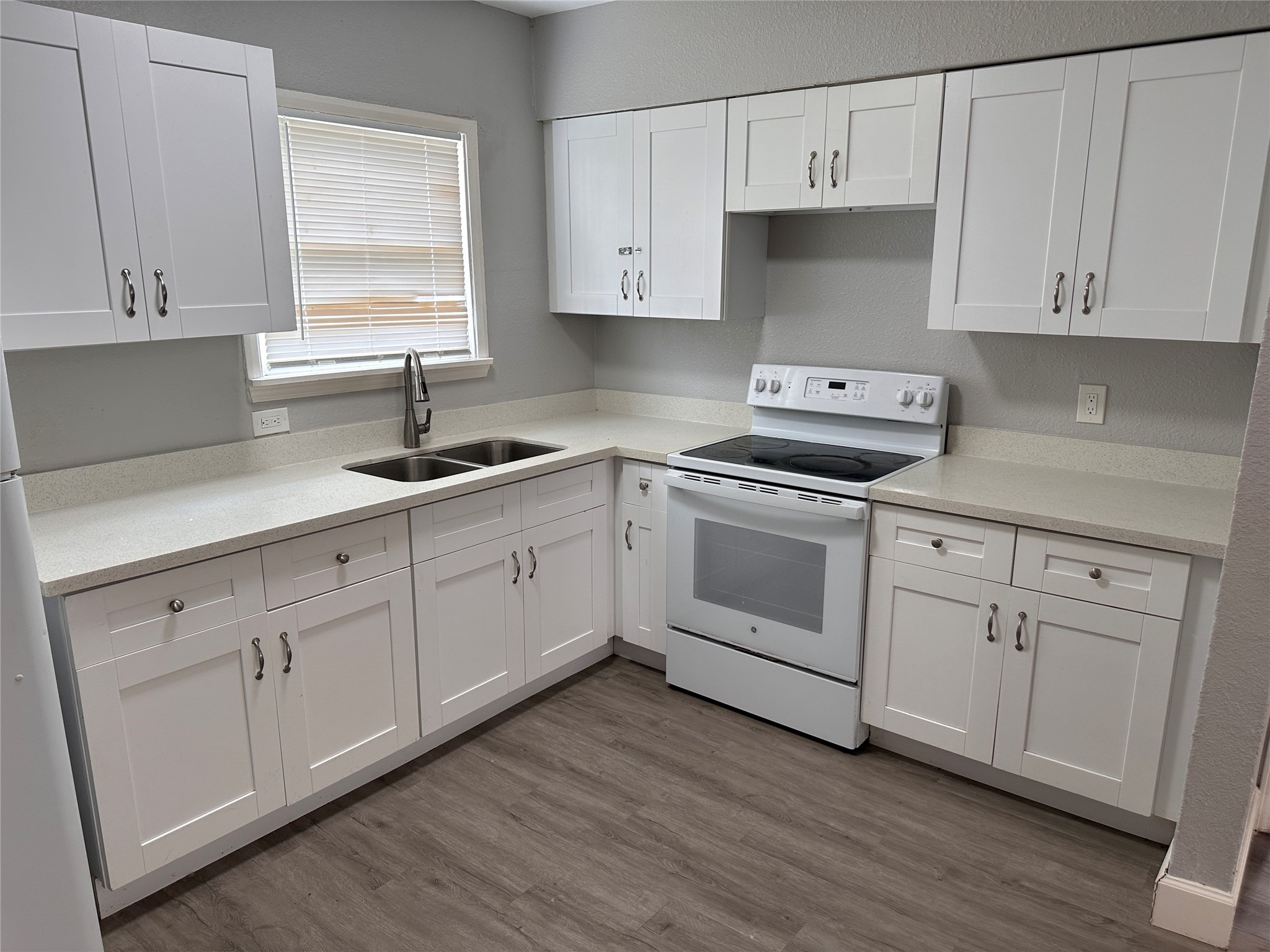 1730 W 8th Street Property Photo 19
