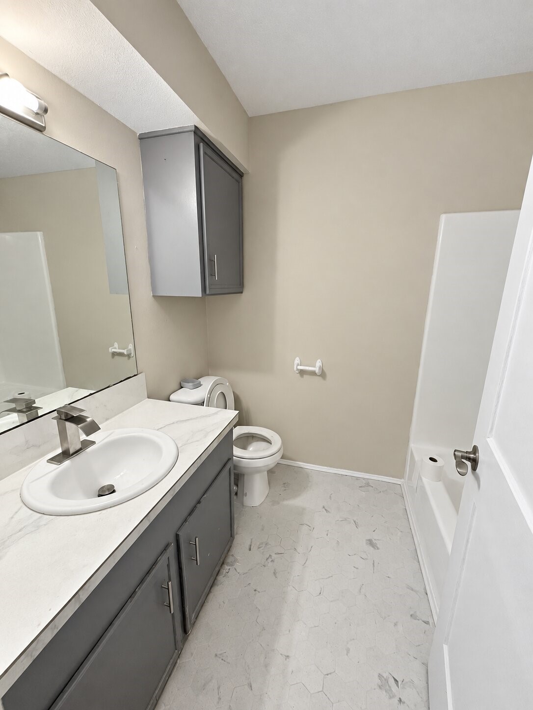 513 W Texas Street Property Photo 8
