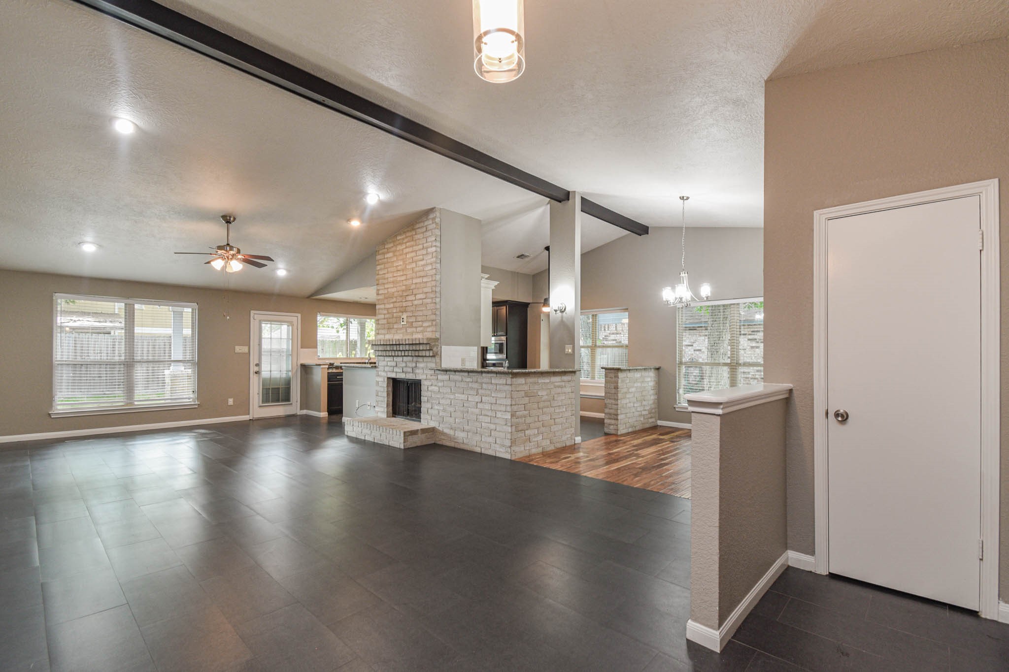 8806 Lakeside Forest Drive Property Photo 3