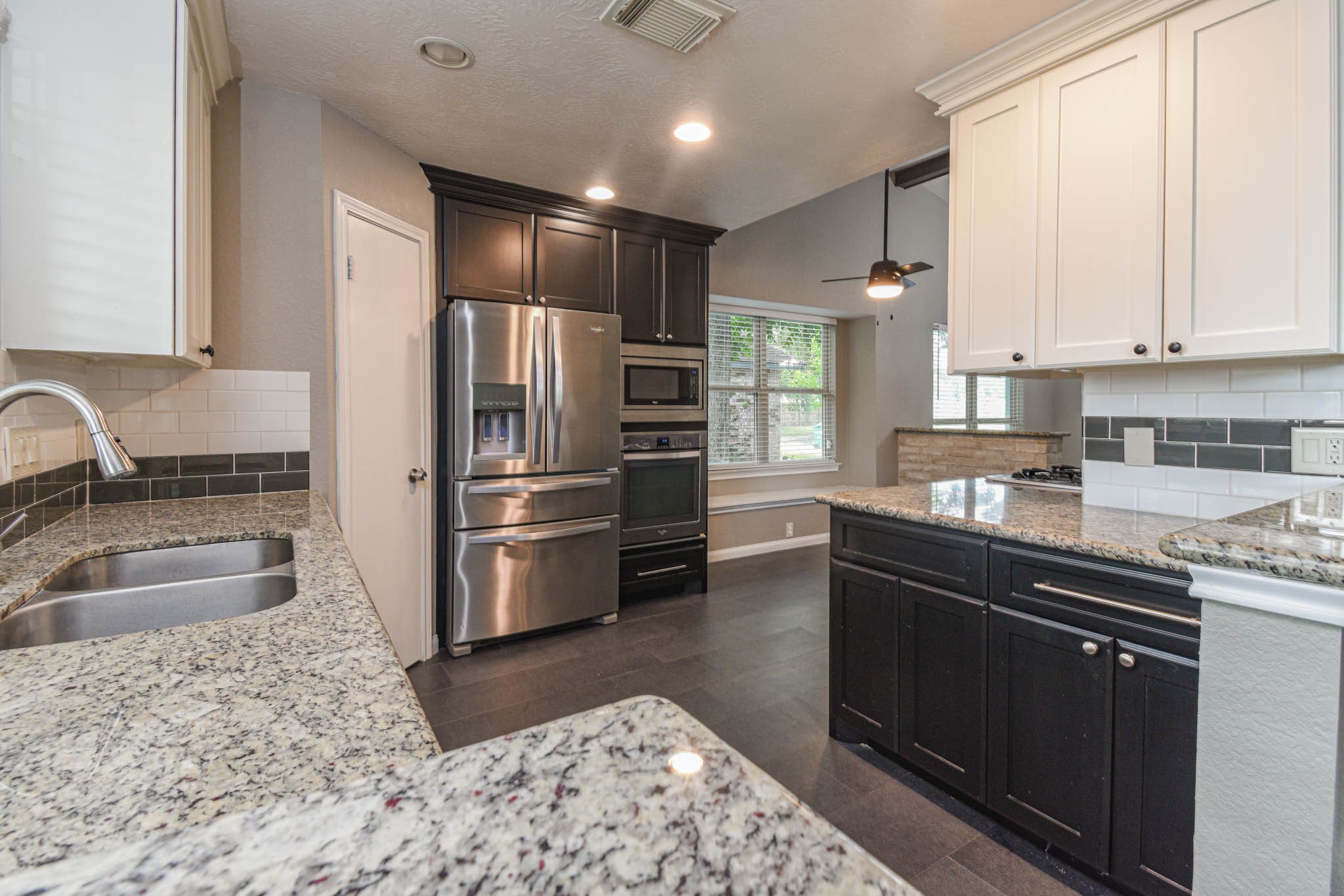 8806 Lakeside Forest Drive Property Photo 7