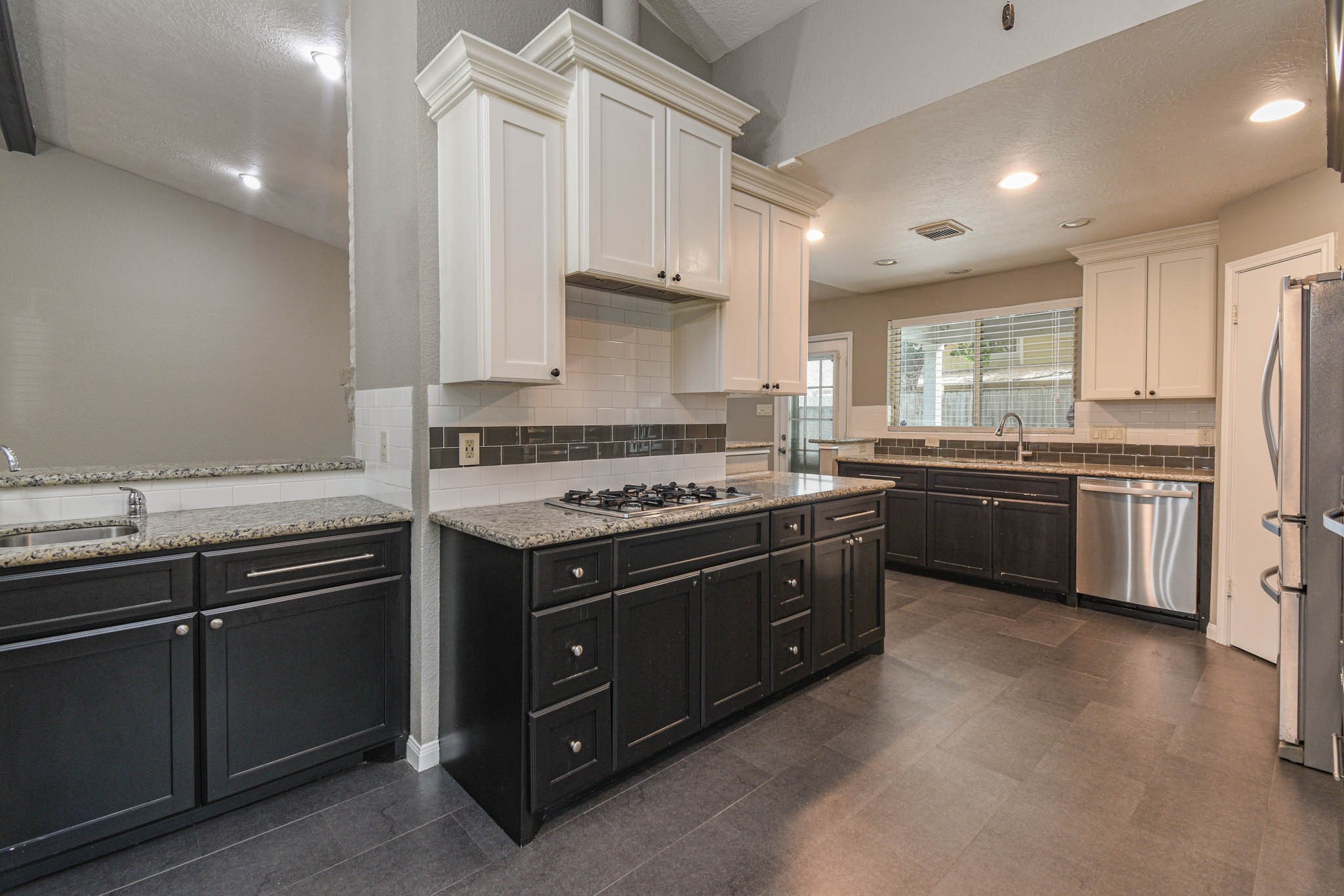 8806 Lakeside Forest Drive Property Photo 8