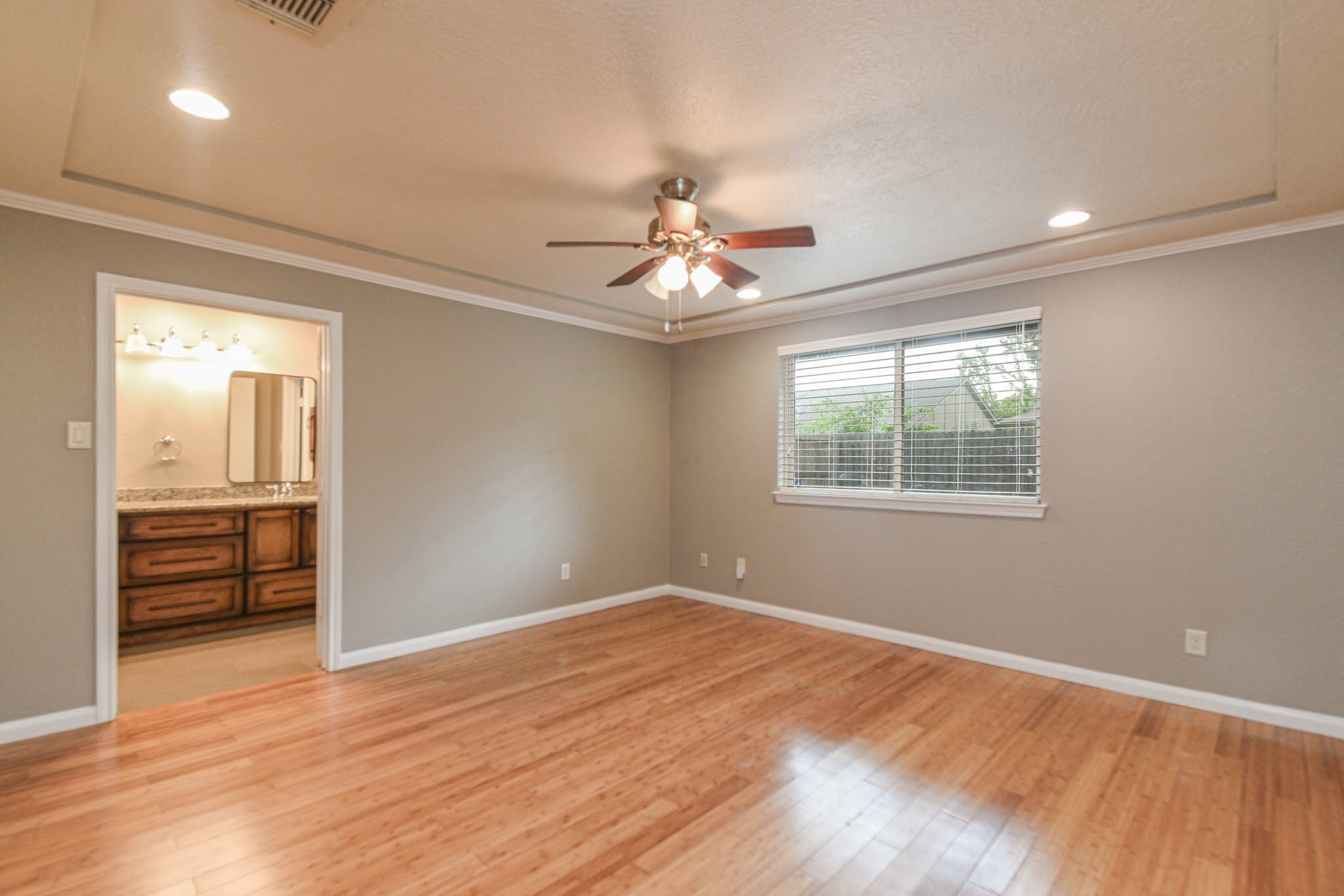 8806 Lakeside Forest Drive Property Photo 9
