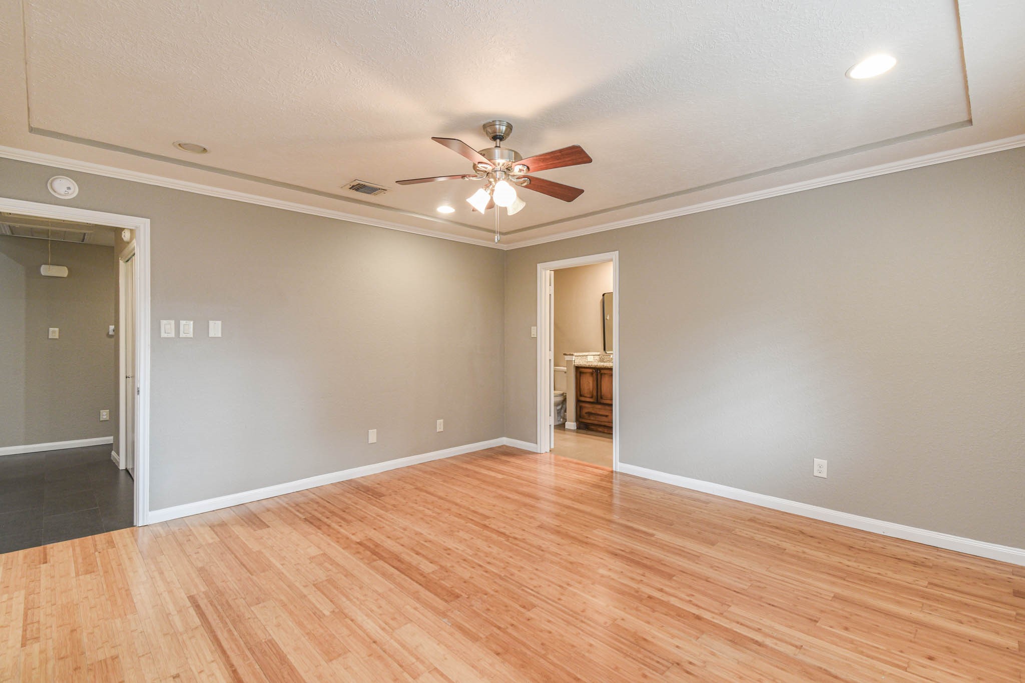 8806 Lakeside Forest Drive Property Photo 10