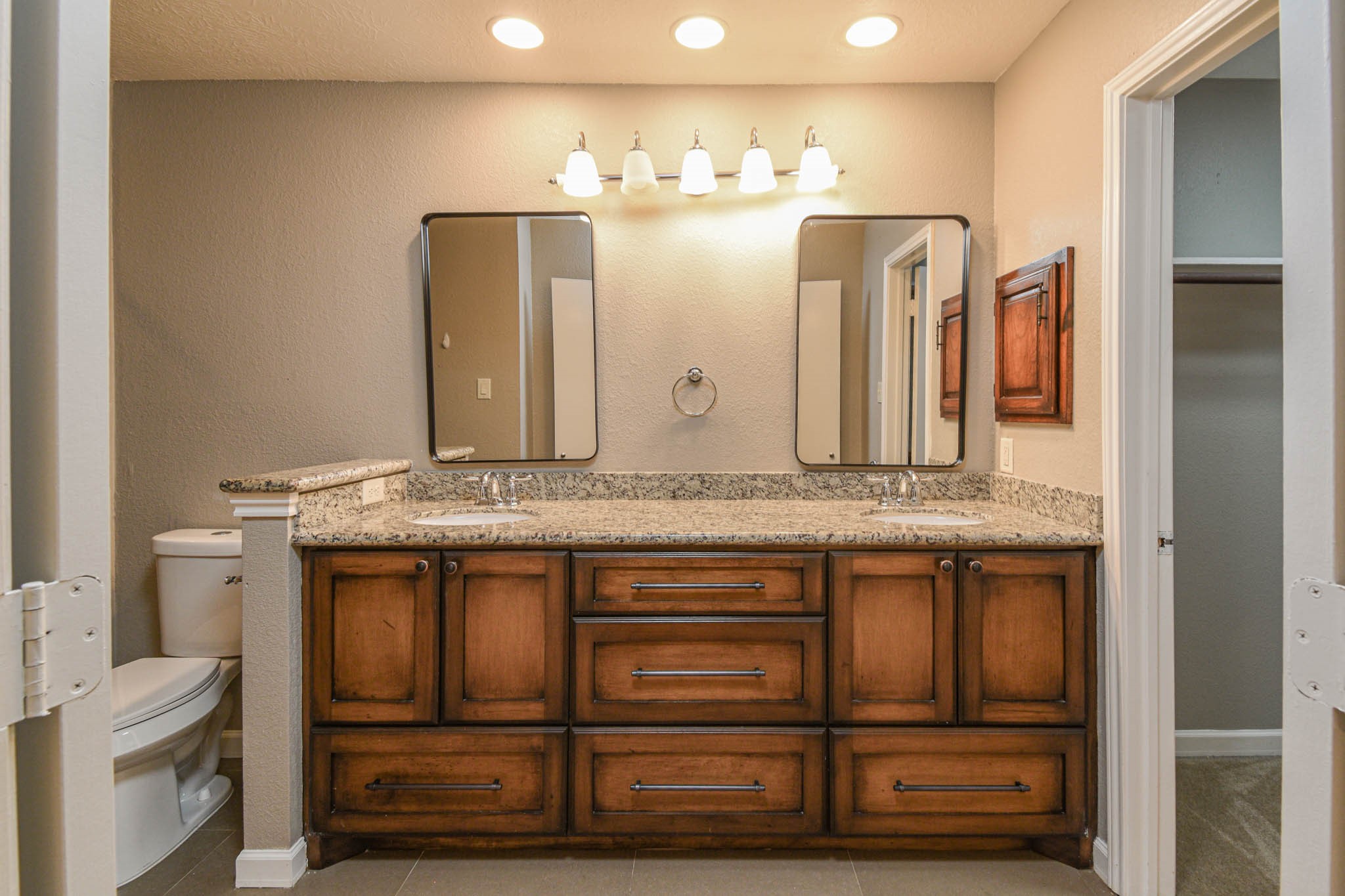 8806 Lakeside Forest Drive Property Photo 11