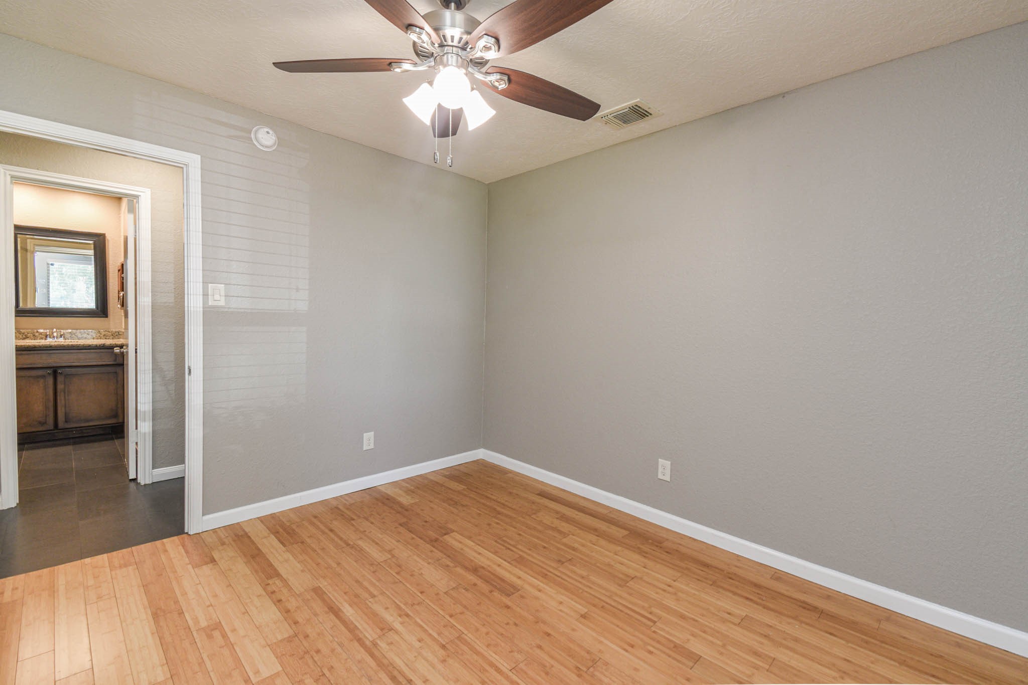 8806 Lakeside Forest Drive Property Photo 14