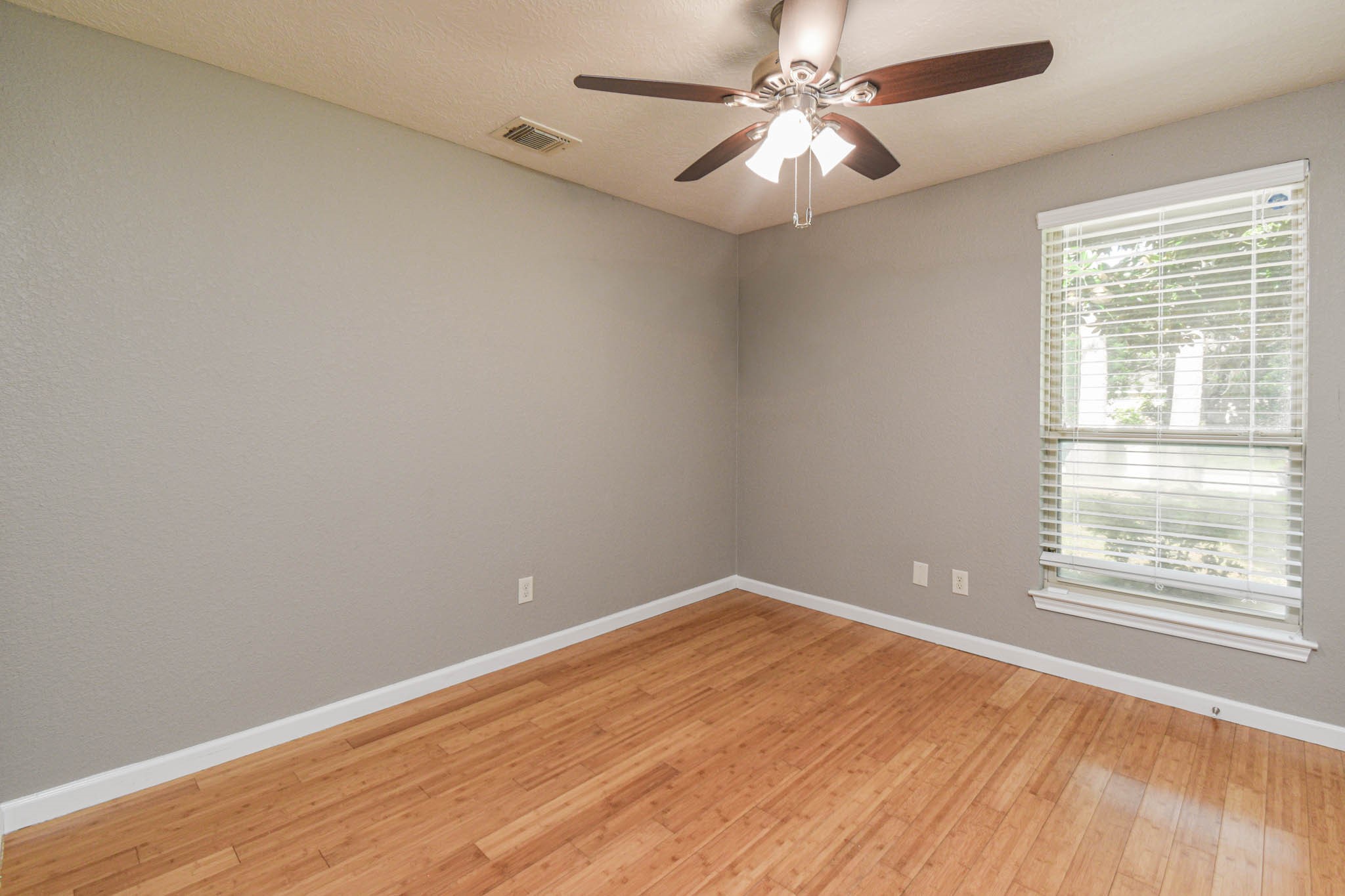 8806 Lakeside Forest Drive Property Photo 15