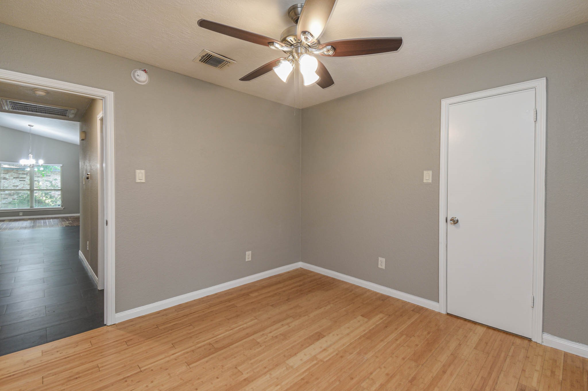 8806 Lakeside Forest Drive Property Photo 16