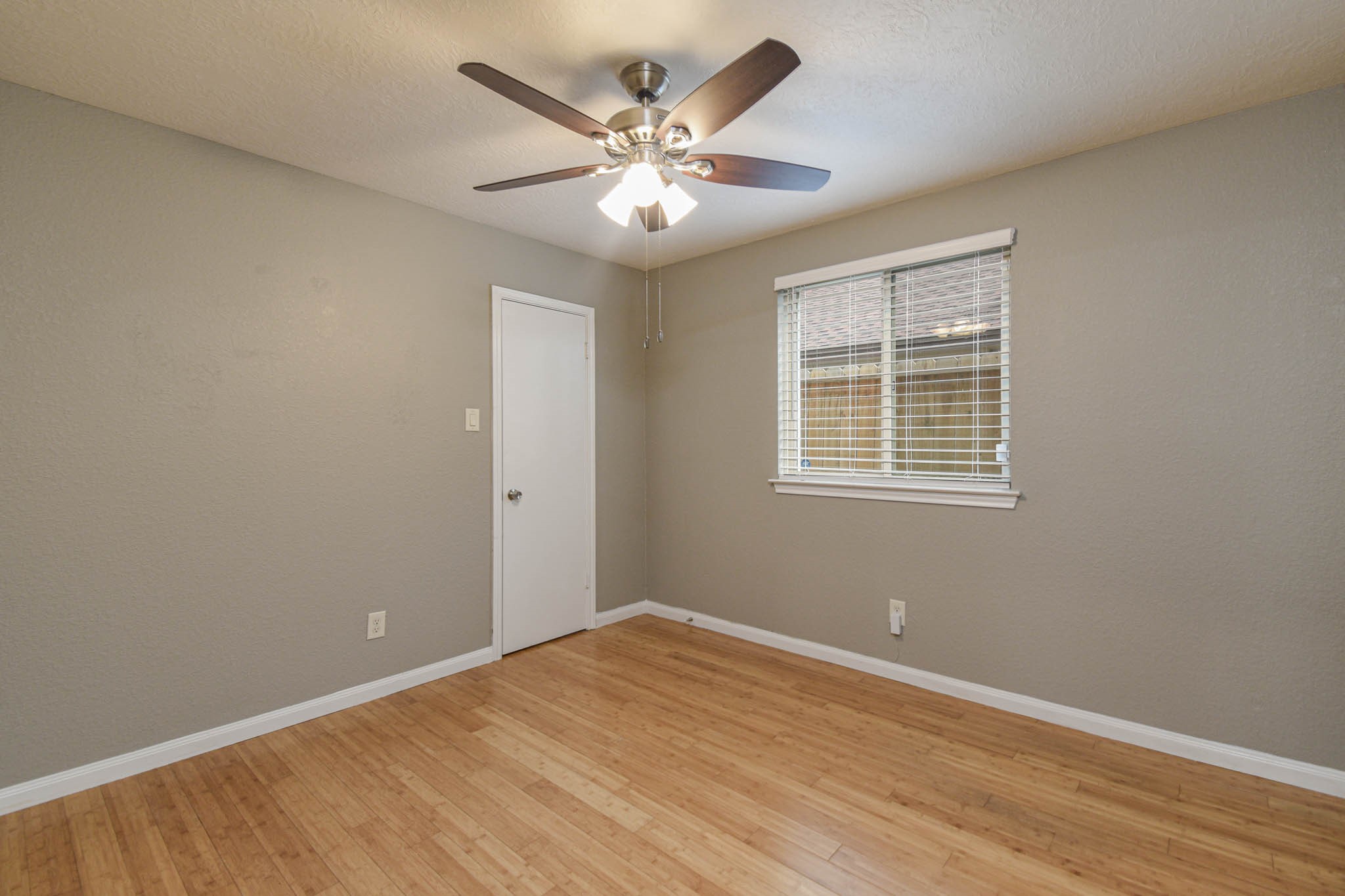 8806 Lakeside Forest Drive Property Photo 17