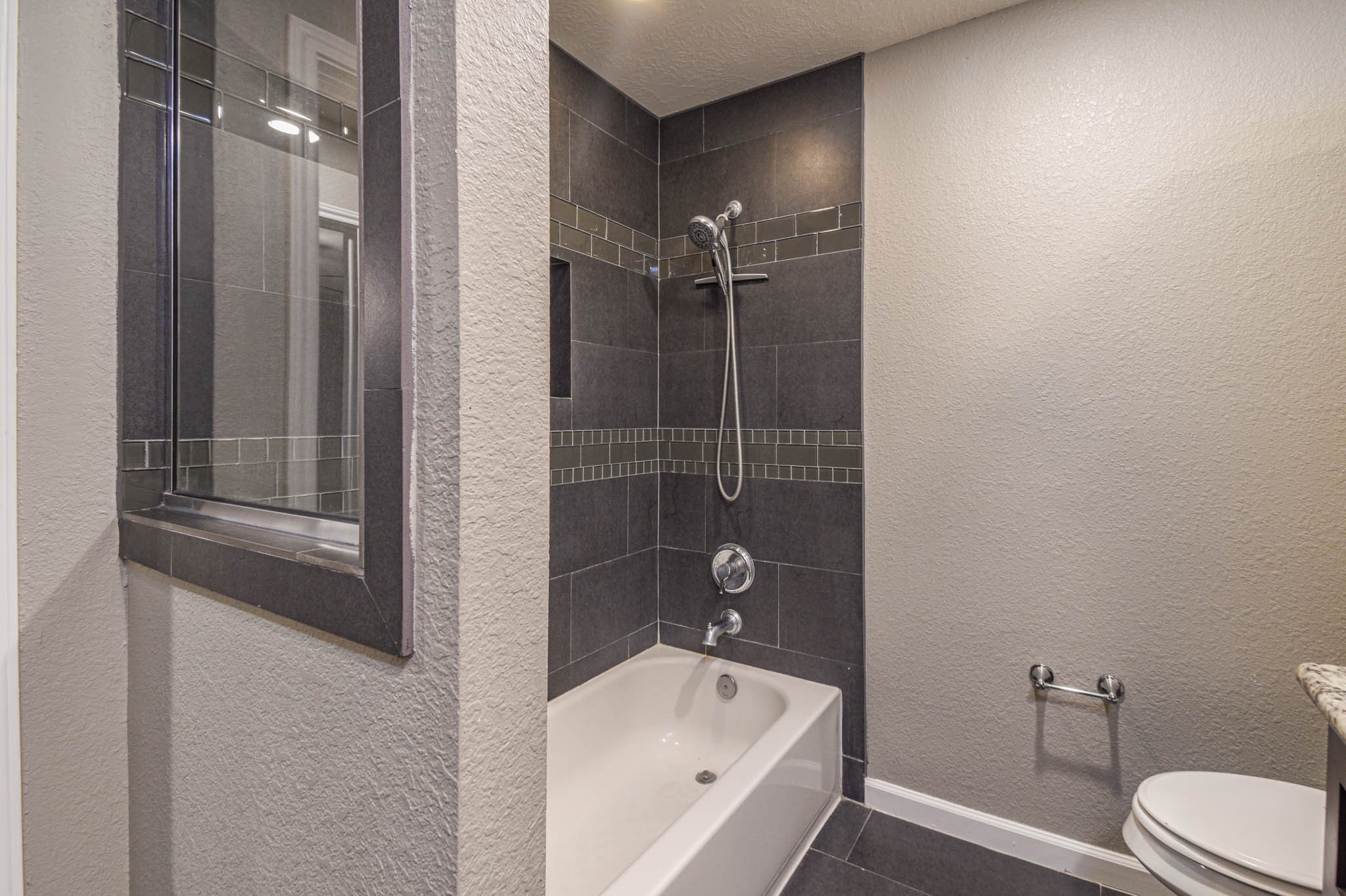 8806 Lakeside Forest Drive Property Photo 19