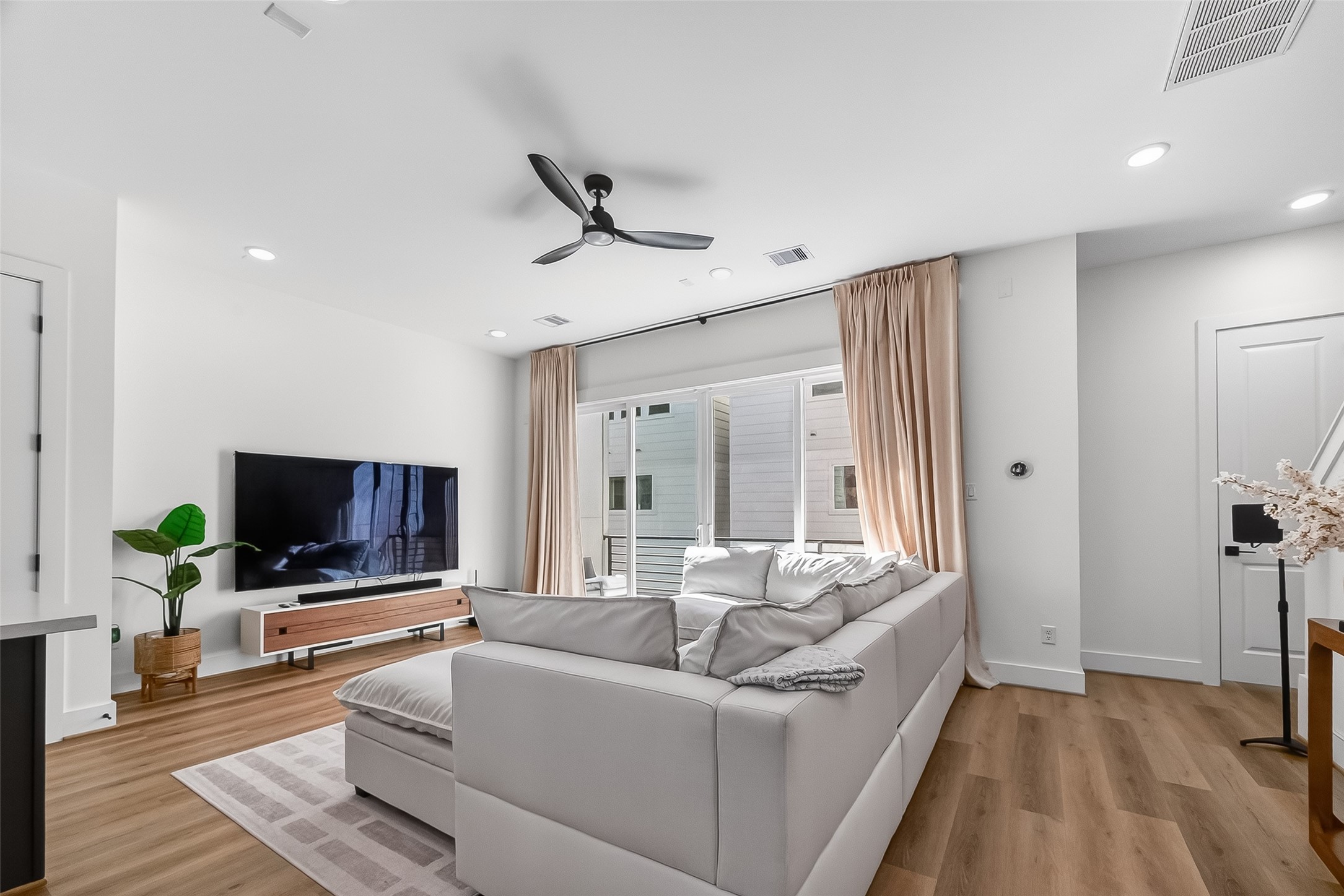 4804 Elysian Street C Property Photo 6