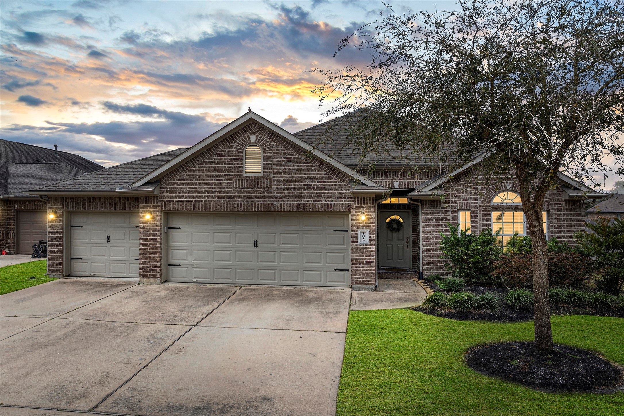 16015 Jaime Knoll Ln Property Photo 1