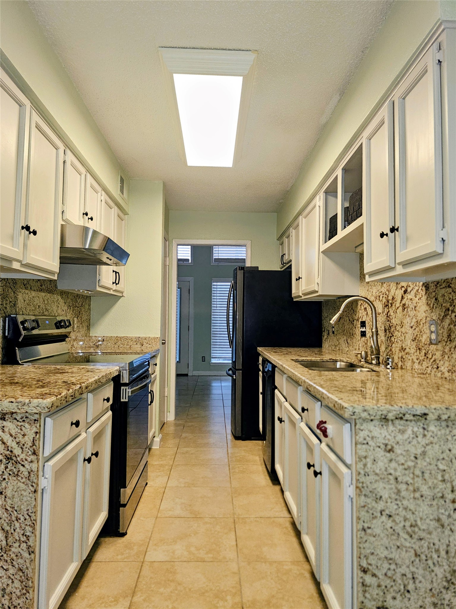 2425 Miramar Court 2425 Property Photo 2