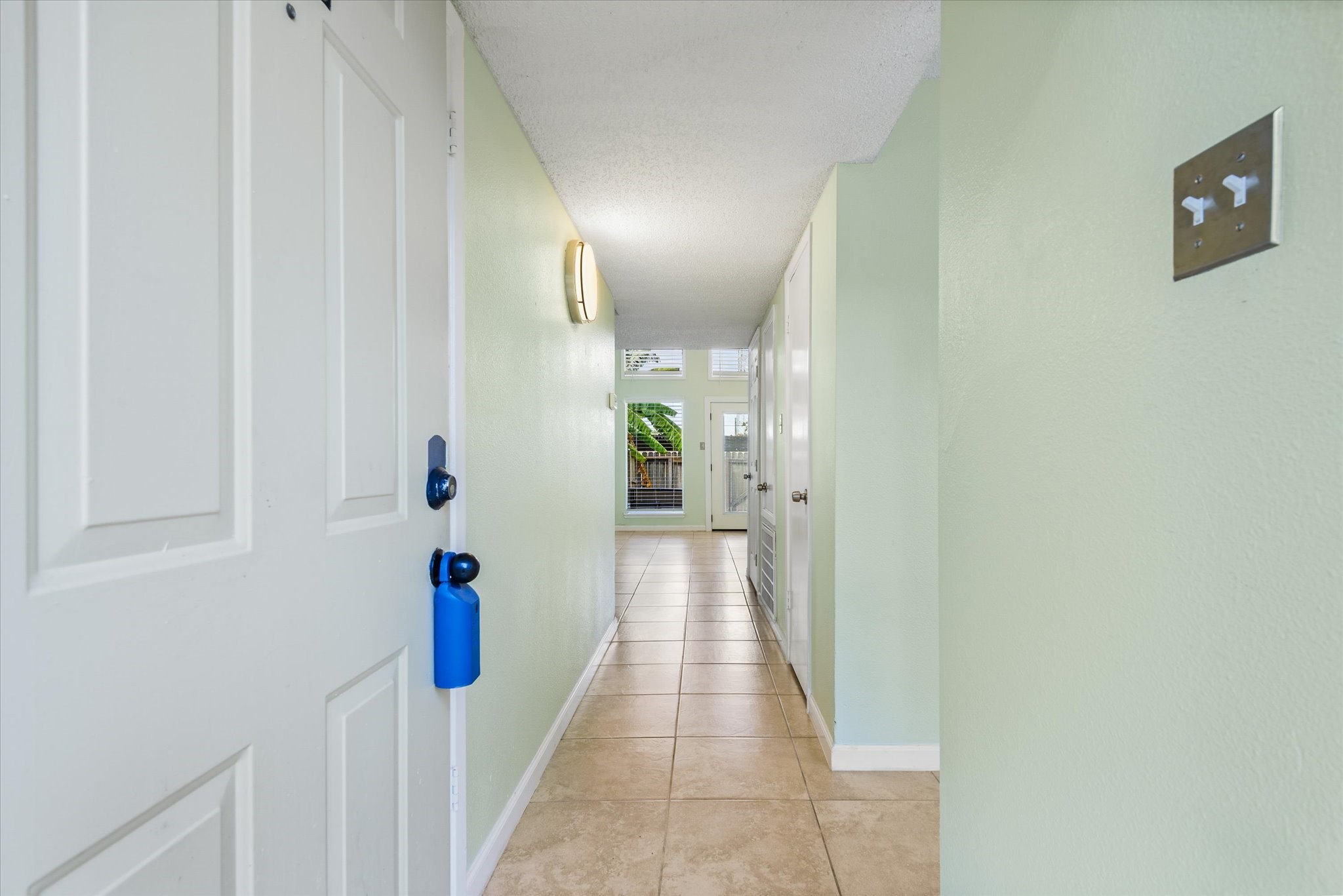 2425 Miramar Court 2425 Property Photo 3