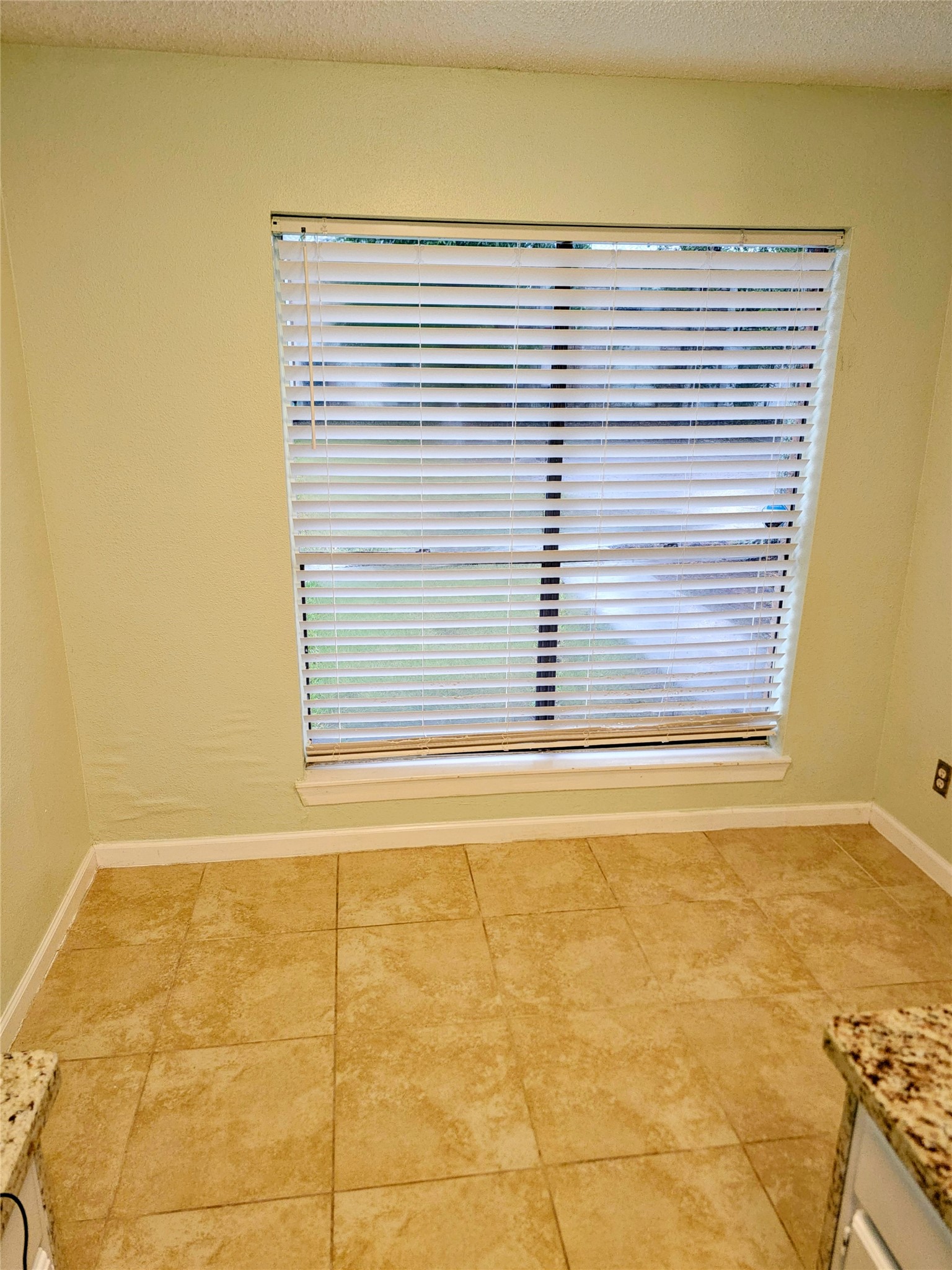 2425 Miramar Court 2425 Property Photo 5