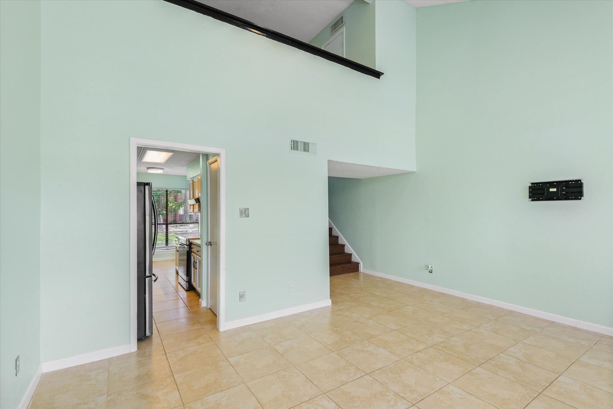 2425 Miramar Court 2425 Property Photo 5