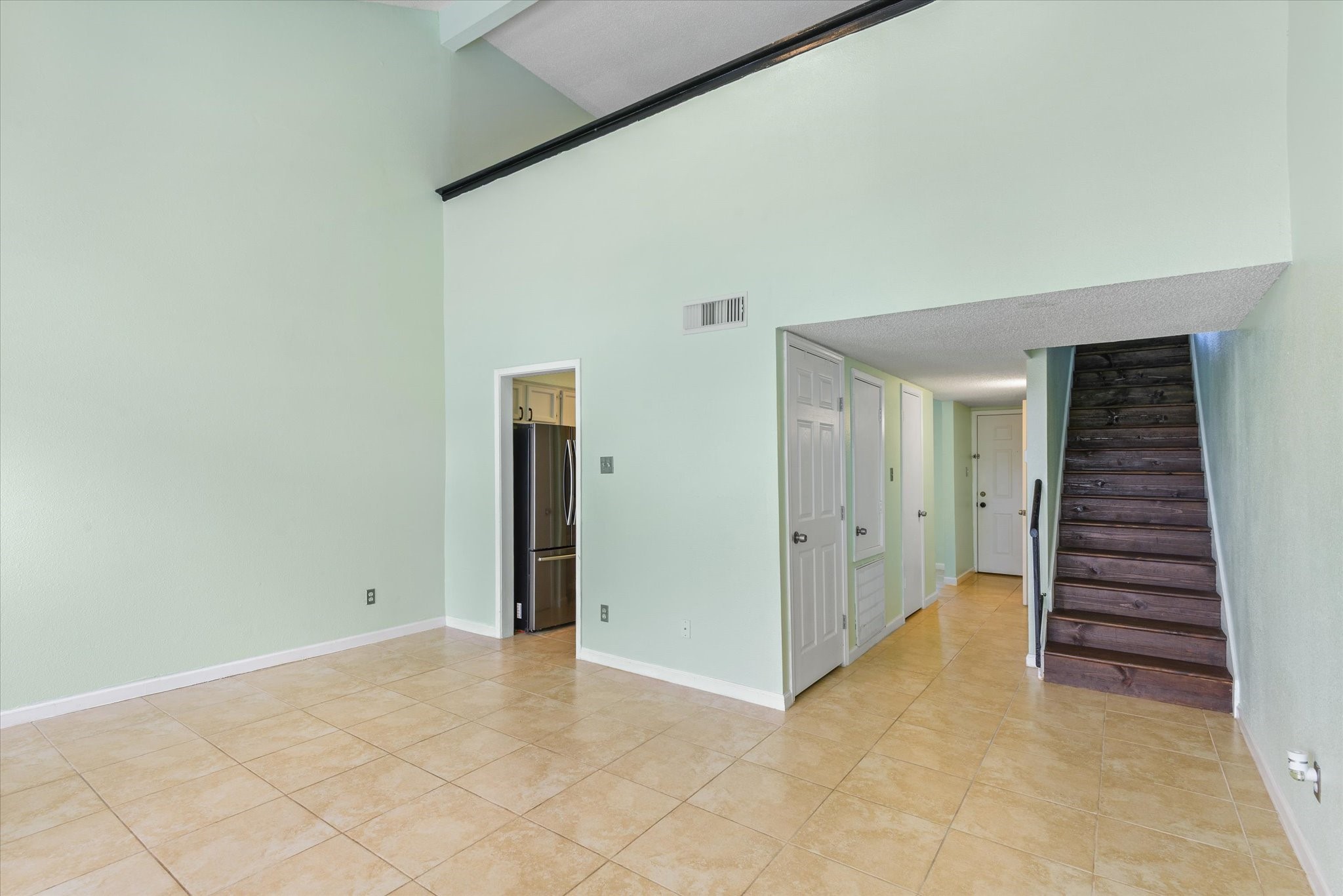 2425 Miramar Court 2425 Property Photo 6