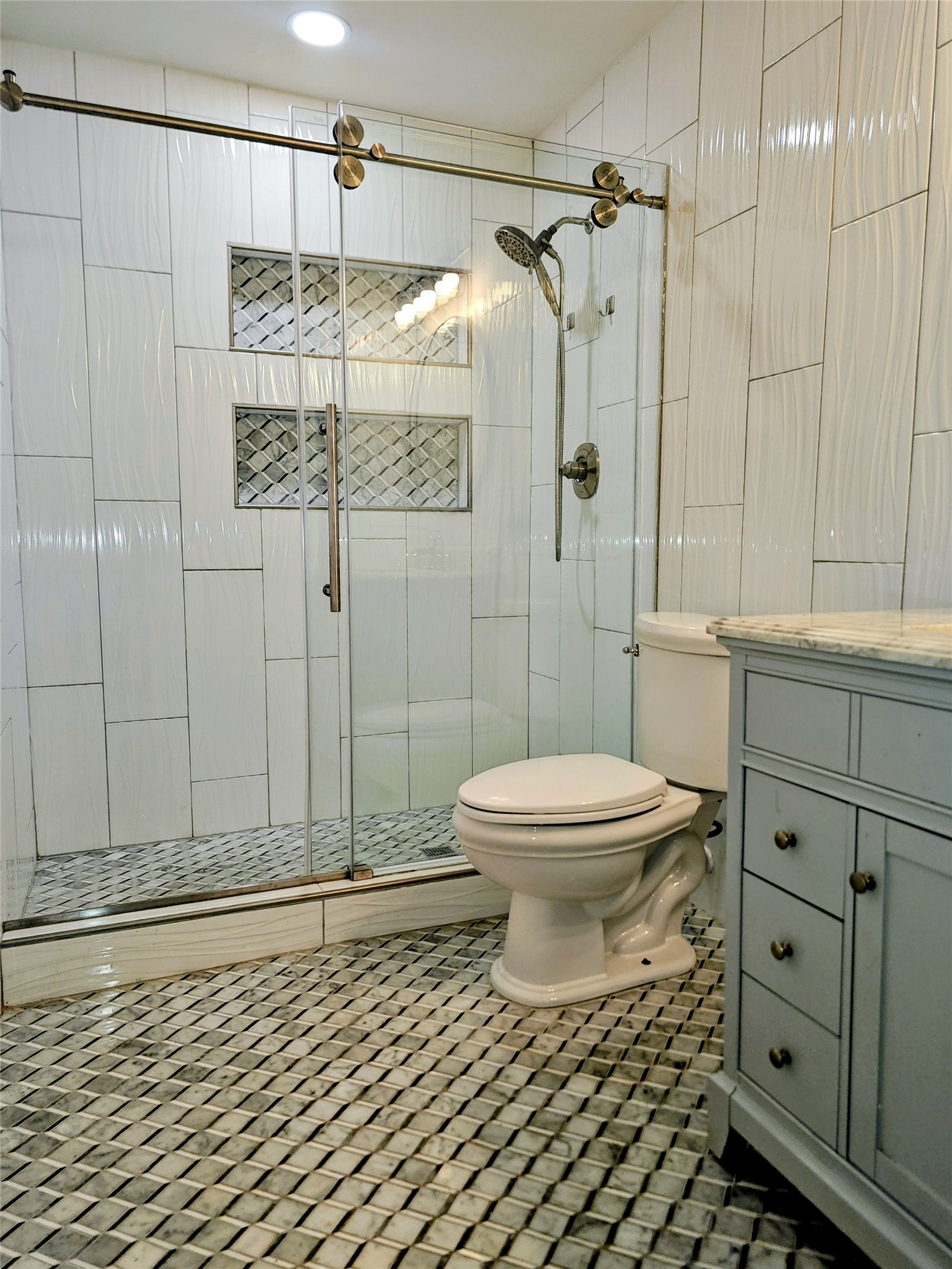 2425 Miramar Court 2425 Property Photo 9