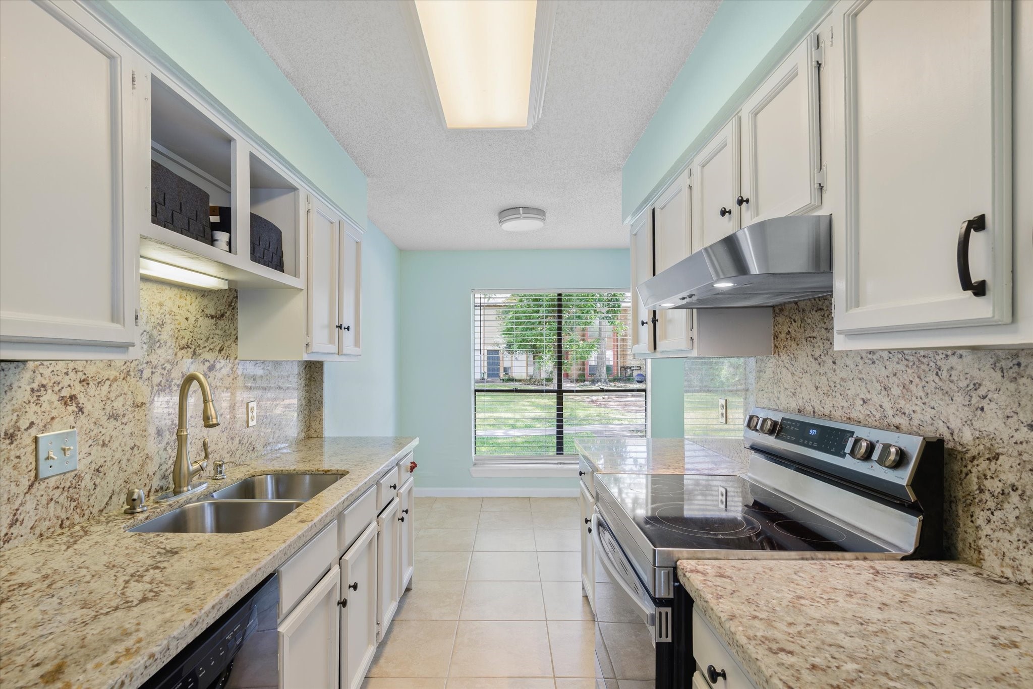 2425 Miramar Court 2425 Property Photo 10