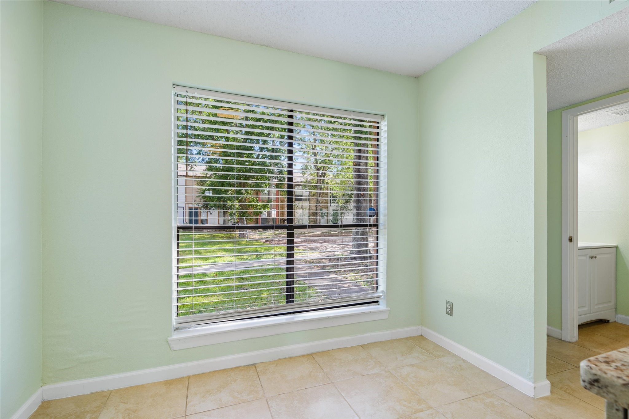 2425 Miramar Court 2425 Property Photo 11