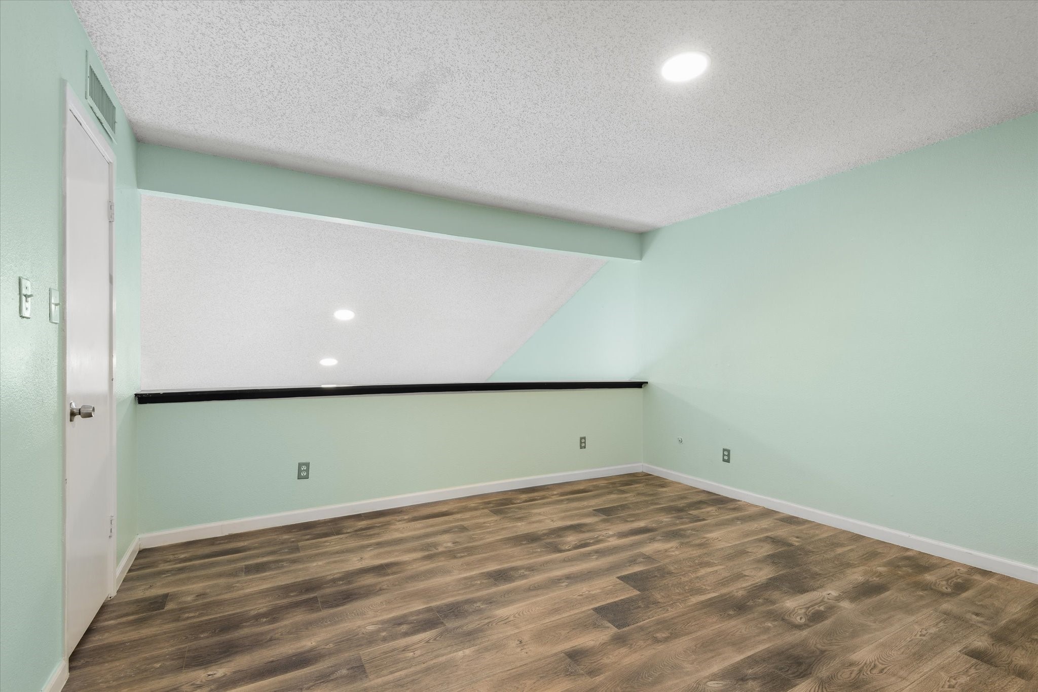 2425 Miramar Court 2425 Property Photo 14