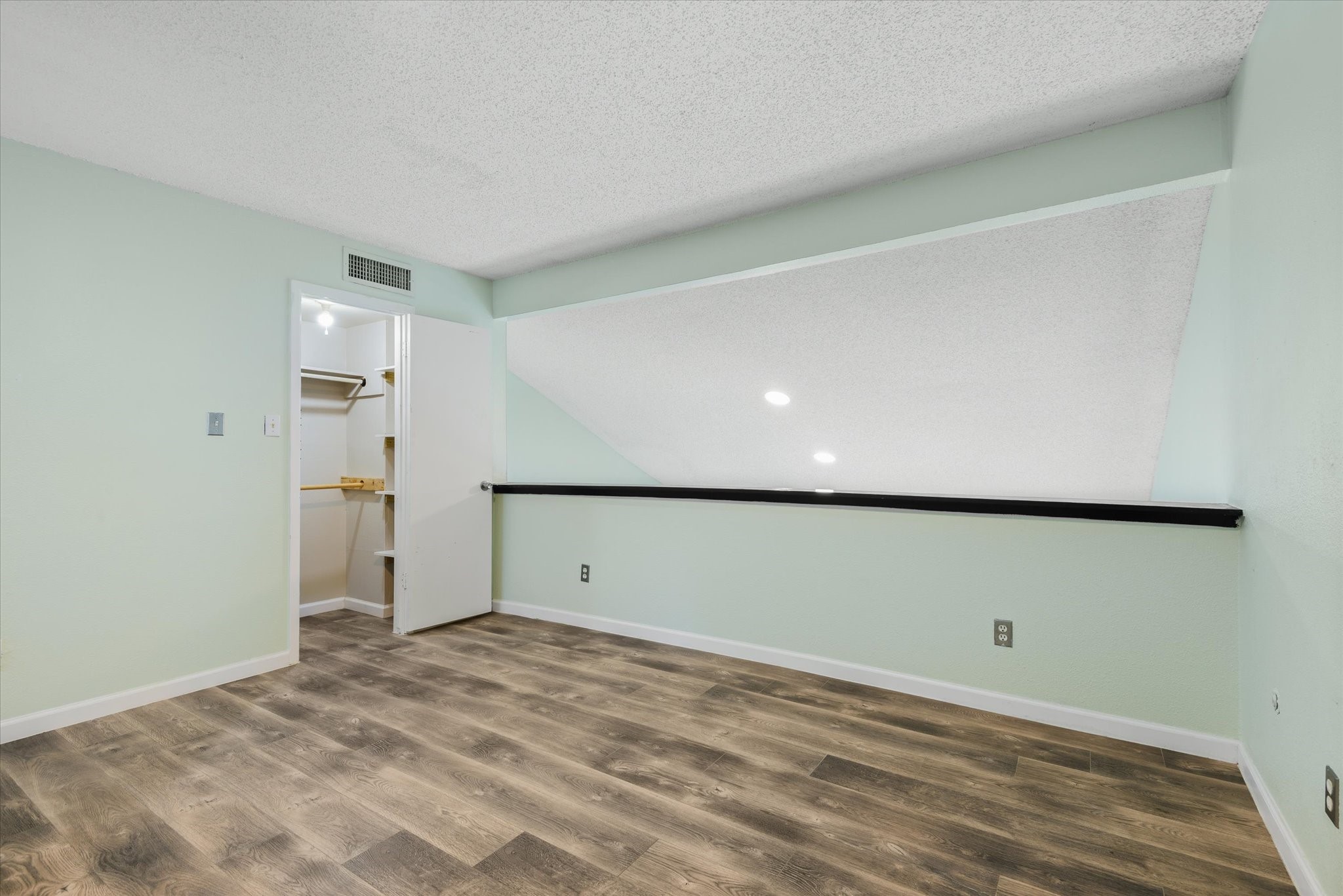 2425 Miramar Court 2425 Property Photo 16